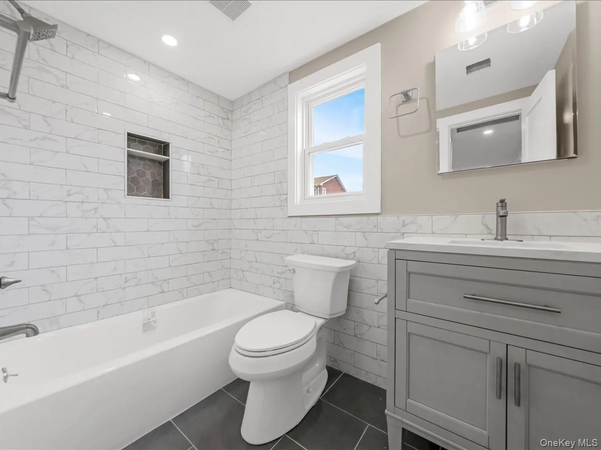 27 Old Farmingdale Road, West Babylon, NY, 3 Bedrooms Bedrooms, 6 Rooms Rooms,2 BathroomsBathrooms,Residential,For Rent,Old Farmingdale,0,998506 27 Old Farmingdale Road, West Babylon, NY, 3 Bedrooms Bedrooms, 6 Rooms Rooms,2 BathroomsBathrooms,Residential,For Rent,Old Farmingdale,0,998506
