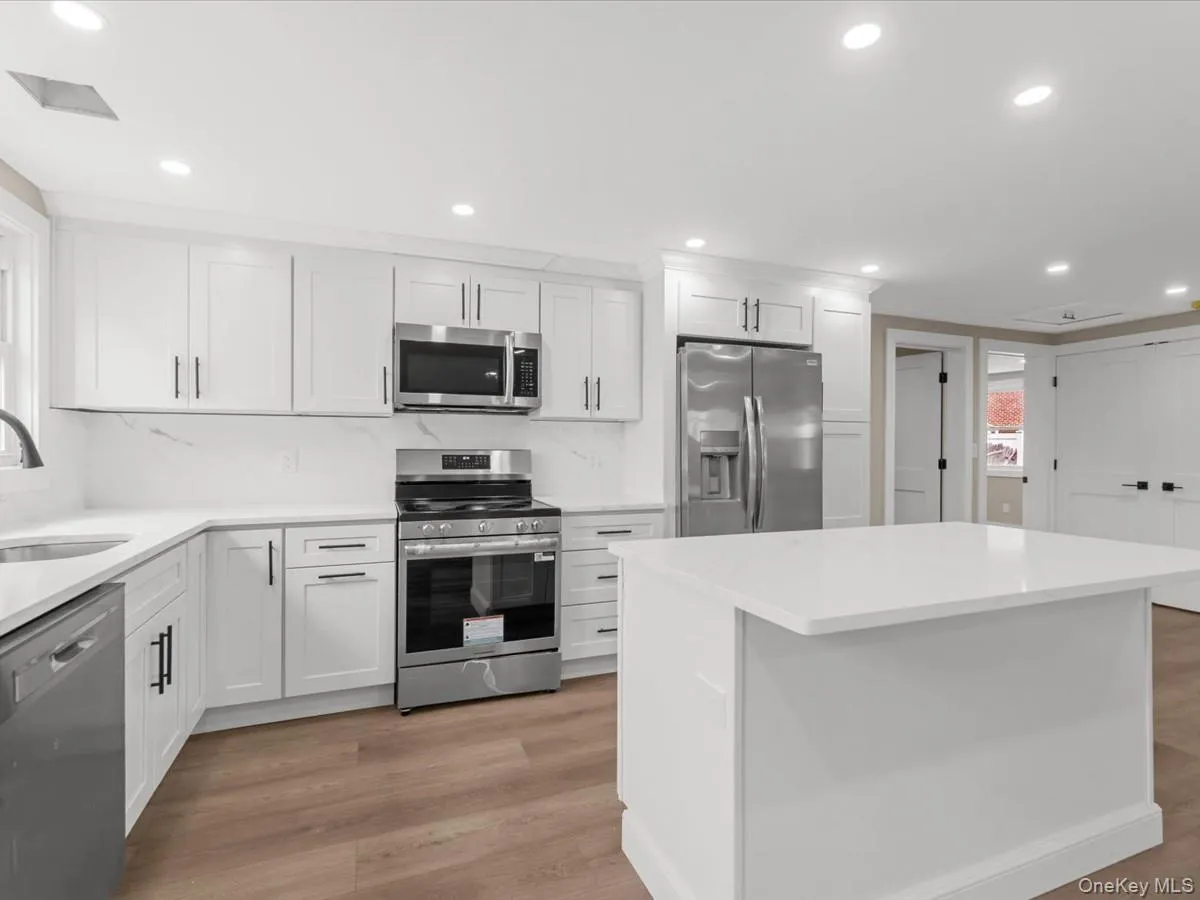 27 Old Farmingdale Road, West Babylon, NY, 3 Bedrooms Bedrooms, 6 Rooms Rooms,2 BathroomsBathrooms,Residential,For Rent,Old Farmingdale,0,998506 27 Old Farmingdale Road, West Babylon, NY, 3 Bedrooms Bedrooms, 6 Rooms Rooms,2 BathroomsBathrooms,Residential,For Rent,Old Farmingdale,0,998506