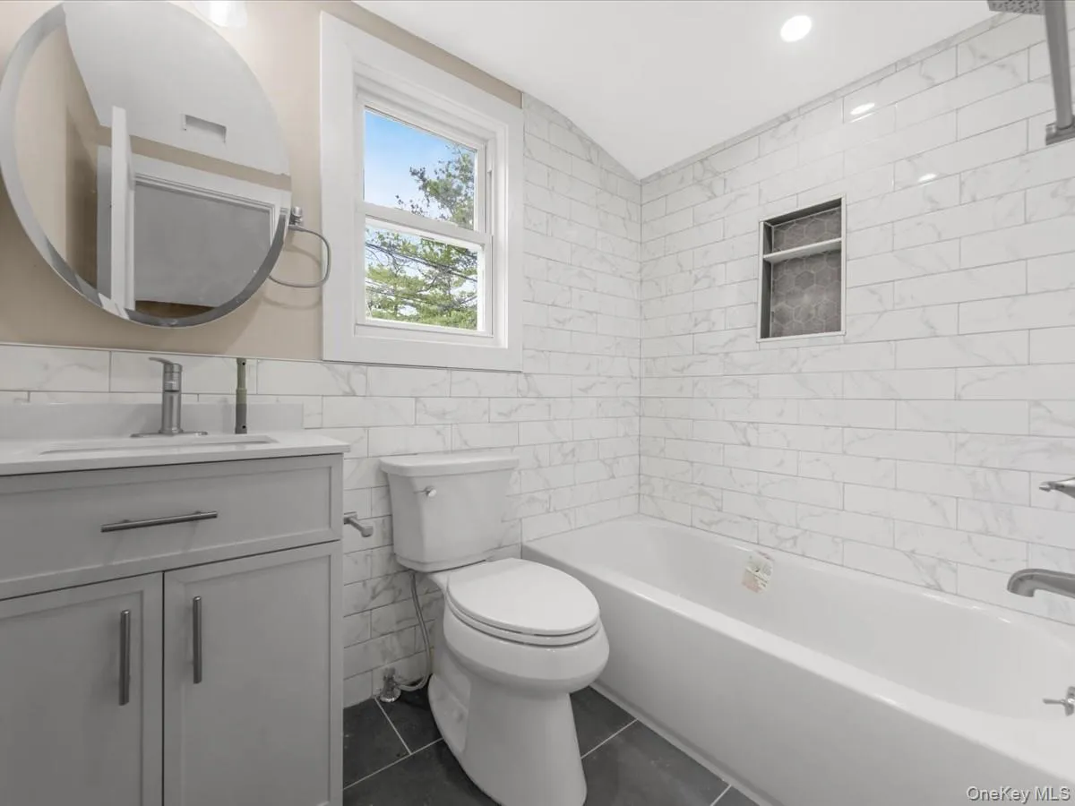 27 Old Farmingdale Road, West Babylon, NY, 3 Bedrooms Bedrooms, 6 Rooms Rooms,2 BathroomsBathrooms,Residential,For Rent,Old Farmingdale,0,998506 27 Old Farmingdale Road, West Babylon, NY, 3 Bedrooms Bedrooms, 6 Rooms Rooms,2 BathroomsBathrooms,Residential,For Rent,Old Farmingdale,0,998506