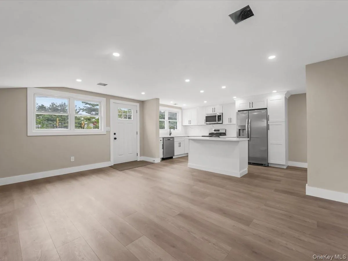 27 Old Farmingdale Road, West Babylon, NY, 3 Bedrooms Bedrooms, 6 Rooms Rooms,2 BathroomsBathrooms,Residential,For Rent,Old Farmingdale,0,998506 27 Old Farmingdale Road, West Babylon, NY, 3 Bedrooms Bedrooms, 6 Rooms Rooms,2 BathroomsBathrooms,Residential,For Rent,Old Farmingdale,0,998506