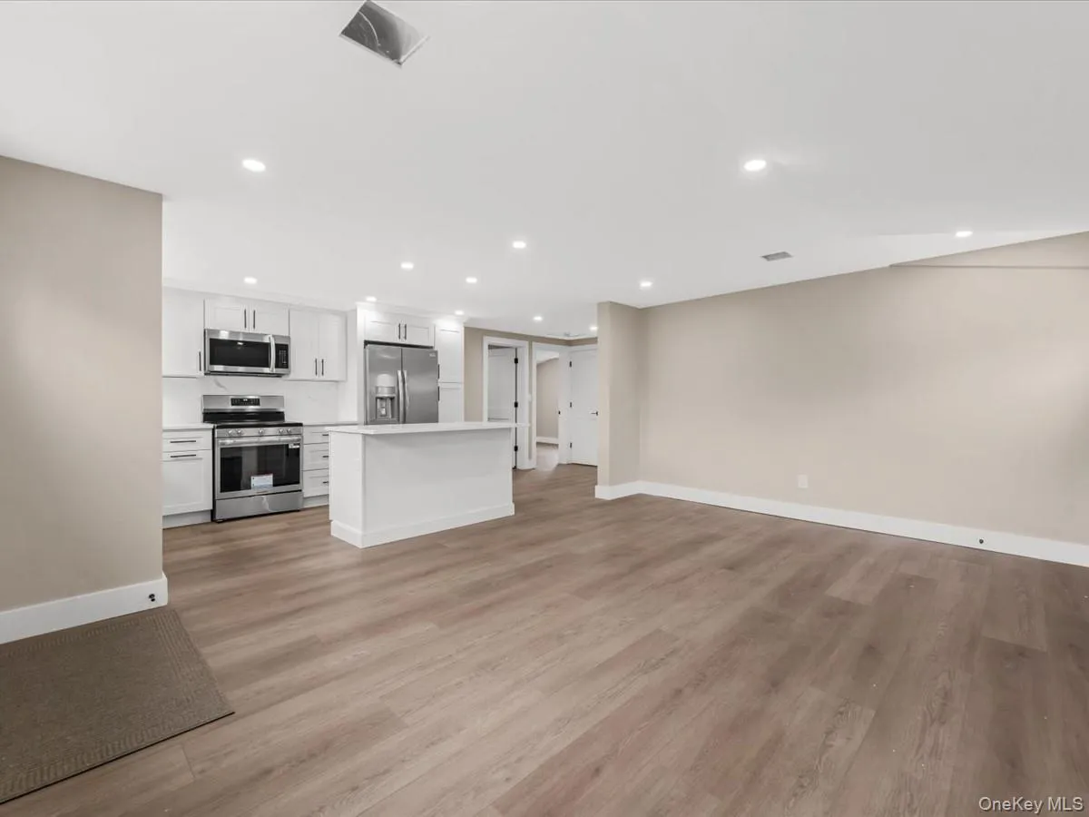27 Old Farmingdale Road, West Babylon, NY, 3 Bedrooms Bedrooms, 6 Rooms Rooms,2 BathroomsBathrooms,Residential,For Rent,Old Farmingdale,0,998506 27 Old Farmingdale Road, West Babylon, NY, 3 Bedrooms Bedrooms, 6 Rooms Rooms,2 BathroomsBathrooms,Residential,For Rent,Old Farmingdale,0,998506