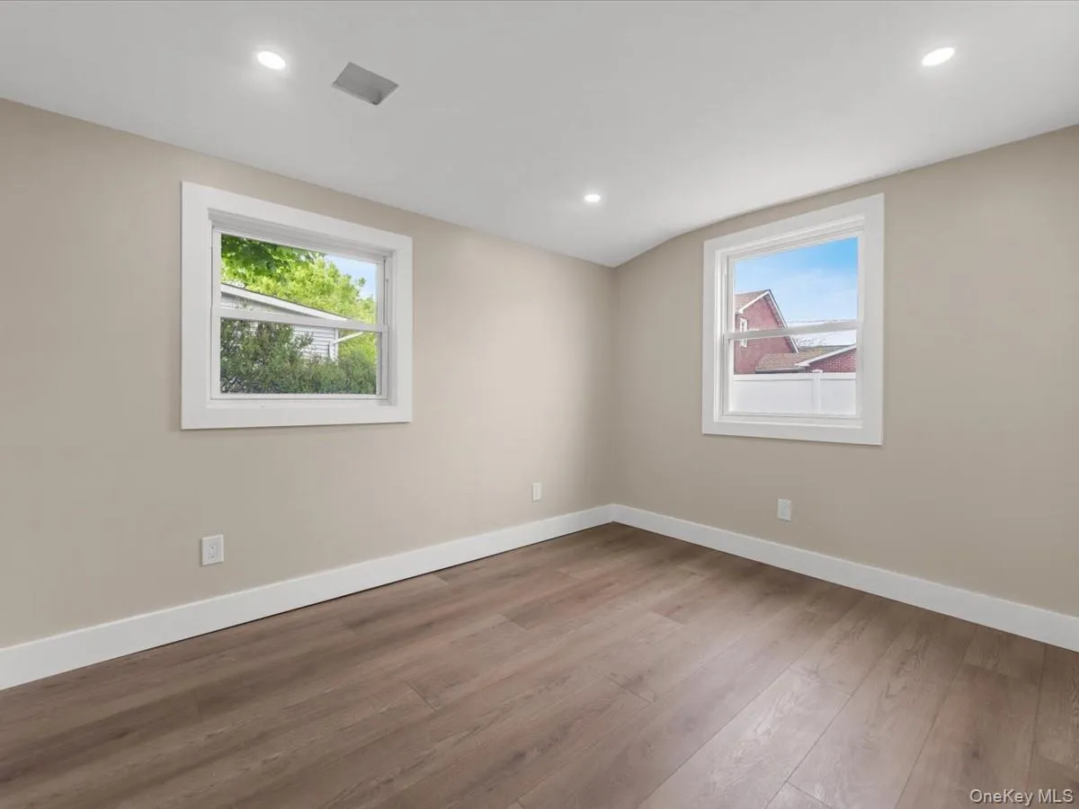 27 Old Farmingdale Road, West Babylon, NY, 3 Bedrooms Bedrooms, 6 Rooms Rooms,2 BathroomsBathrooms,Residential,For Rent,Old Farmingdale,0,998506 27 Old Farmingdale Road, West Babylon, NY, 3 Bedrooms Bedrooms, 6 Rooms Rooms,2 BathroomsBathrooms,Residential,For Rent,Old Farmingdale,0,998506