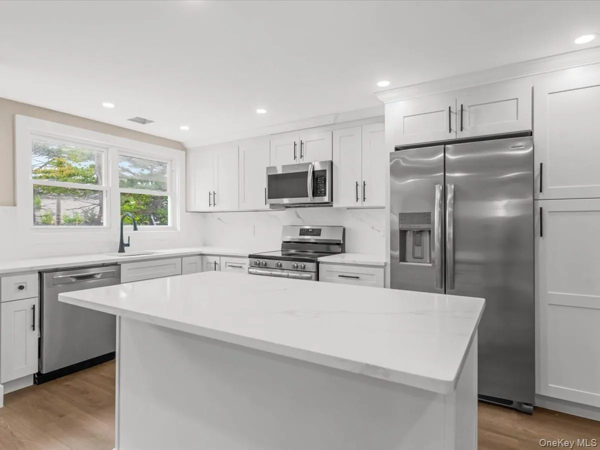 27 Old Farmingdale Road, West Babylon, NY, 3 Bedrooms Bedrooms, 6 Rooms Rooms,2 BathroomsBathrooms,Residential,For Rent,Old Farmingdale,0,998506 27 Old Farmingdale Road, West Babylon, NY, 3 Bedrooms Bedrooms, 6 Rooms Rooms,2 BathroomsBathrooms,Residential,For Rent,Old Farmingdale,0,998506