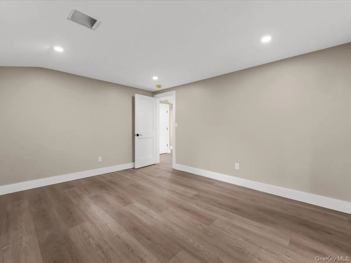 27 Old Farmingdale Road, West Babylon, NY, 3 Bedrooms Bedrooms, 6 Rooms Rooms,2 BathroomsBathrooms,Residential,For Rent,Old Farmingdale,0,998506 27 Old Farmingdale Road, West Babylon, NY, 3 Bedrooms Bedrooms, 6 Rooms Rooms,2 BathroomsBathrooms,Residential,For Rent,Old Farmingdale,0,998506