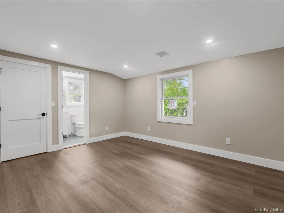 27 Old Farmingdale Road, West Babylon, NY, 3 Bedrooms Bedrooms, 6 Rooms Rooms,2 BathroomsBathrooms,Residential,For Rent,Old Farmingdale,0,998506 27 Old Farmingdale Road, West Babylon, NY, 3 Bedrooms Bedrooms, 6 Rooms Rooms,2 BathroomsBathrooms,Residential,For Rent,Old Farmingdale,0,998506