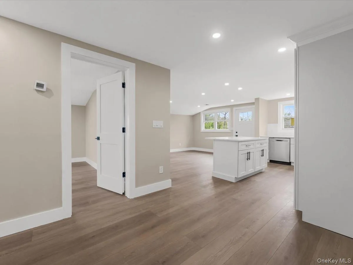 27 Old Farmingdale Road, West Babylon, NY, 3 Bedrooms Bedrooms, 6 Rooms Rooms,2 BathroomsBathrooms,Residential,For Rent,Old Farmingdale,0,998506 27 Old Farmingdale Road, West Babylon, NY, 3 Bedrooms Bedrooms, 6 Rooms Rooms,2 BathroomsBathrooms,Residential,For Rent,Old Farmingdale,0,998506