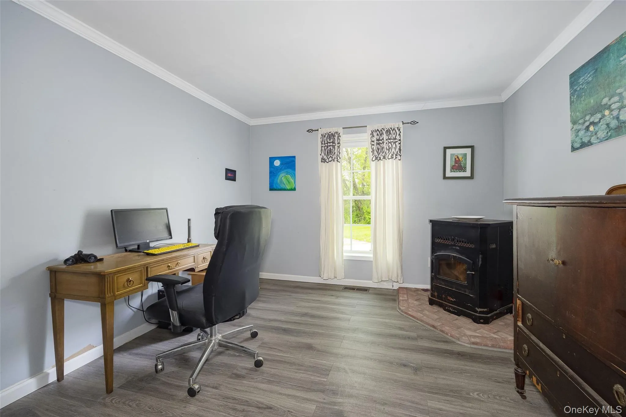 Convenient First Floor Office Convenient First Floor Office