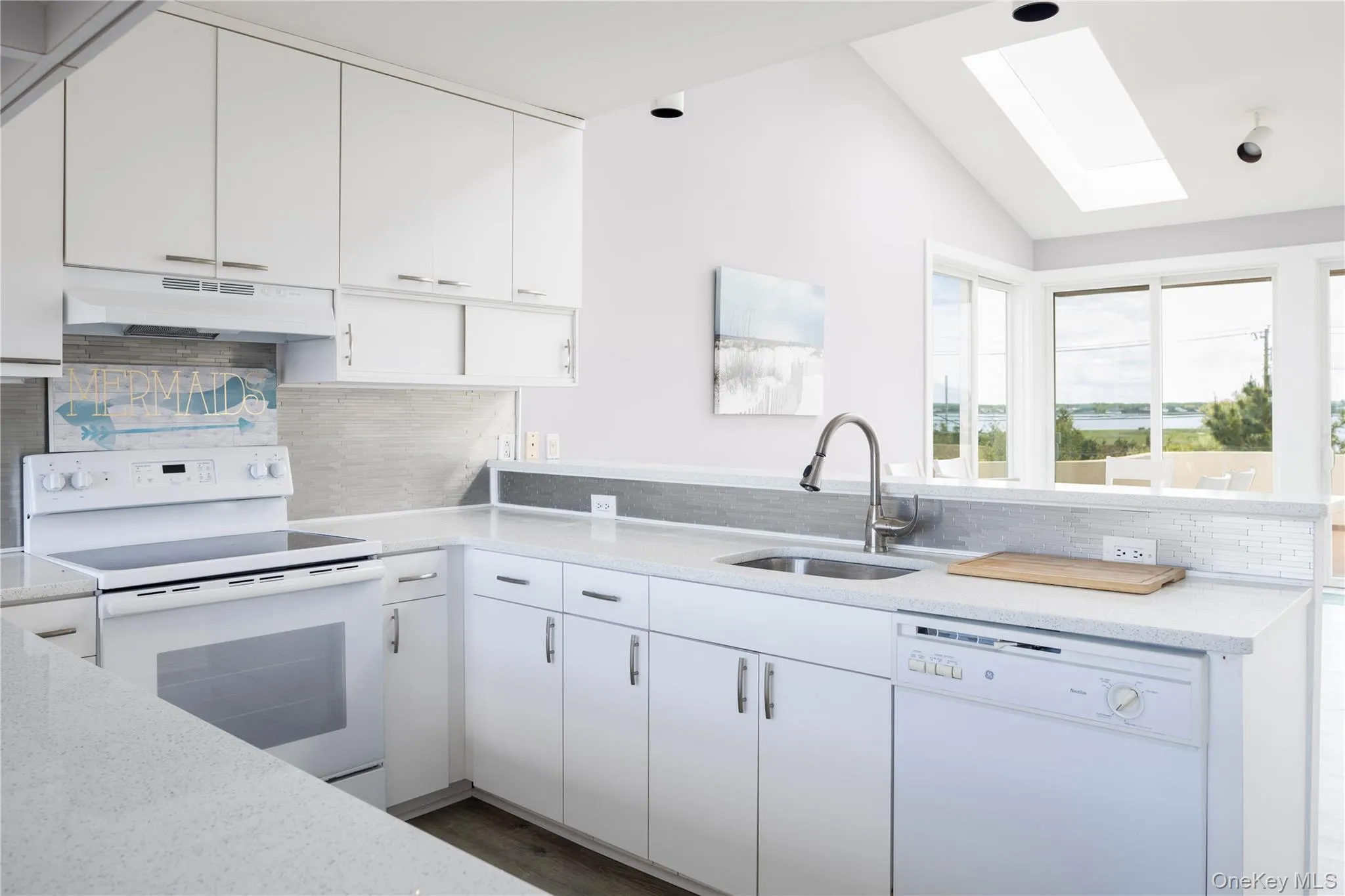 373 Dune Road, Southampton, NY, 4 Bedrooms Bedrooms, 7 Rooms Rooms,4 BathroomsBathrooms,Residential,For Rent,Dune,0,998516 373 Dune Road, Southampton, NY, 4 Bedrooms Bedrooms, 7 Rooms Rooms,4 BathroomsBathrooms,Residential,For Rent,Dune,0,998516
