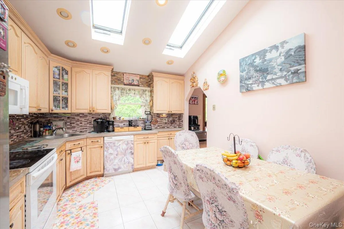 219 Kensington Avenue, Islip, NY, 5 Bedrooms Bedrooms, 10 Rooms Rooms,3 BathroomsBathrooms,Residential,For Rent,Kensington,0,998539 219 Kensington Avenue, Islip, NY, 5 Bedrooms Bedrooms, 10 Rooms Rooms,3 BathroomsBathrooms,Residential,For Rent,Kensington,0,998539