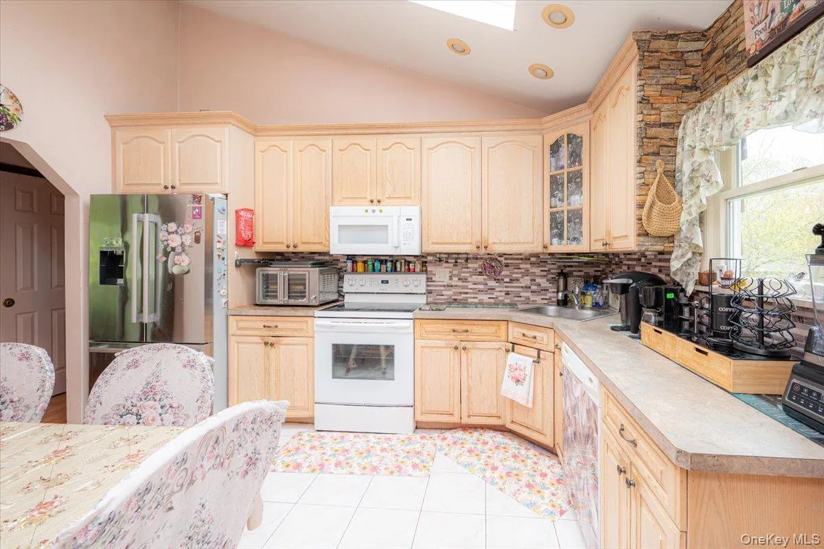 219 Kensington Avenue, Islip, NY, 5 Bedrooms Bedrooms, 10 Rooms Rooms,3 BathroomsBathrooms,Residential,For Rent,Kensington,0,998539 219 Kensington Avenue, Islip, NY, 5 Bedrooms Bedrooms, 10 Rooms Rooms,3 BathroomsBathrooms,Residential,For Rent,Kensington,0,998539