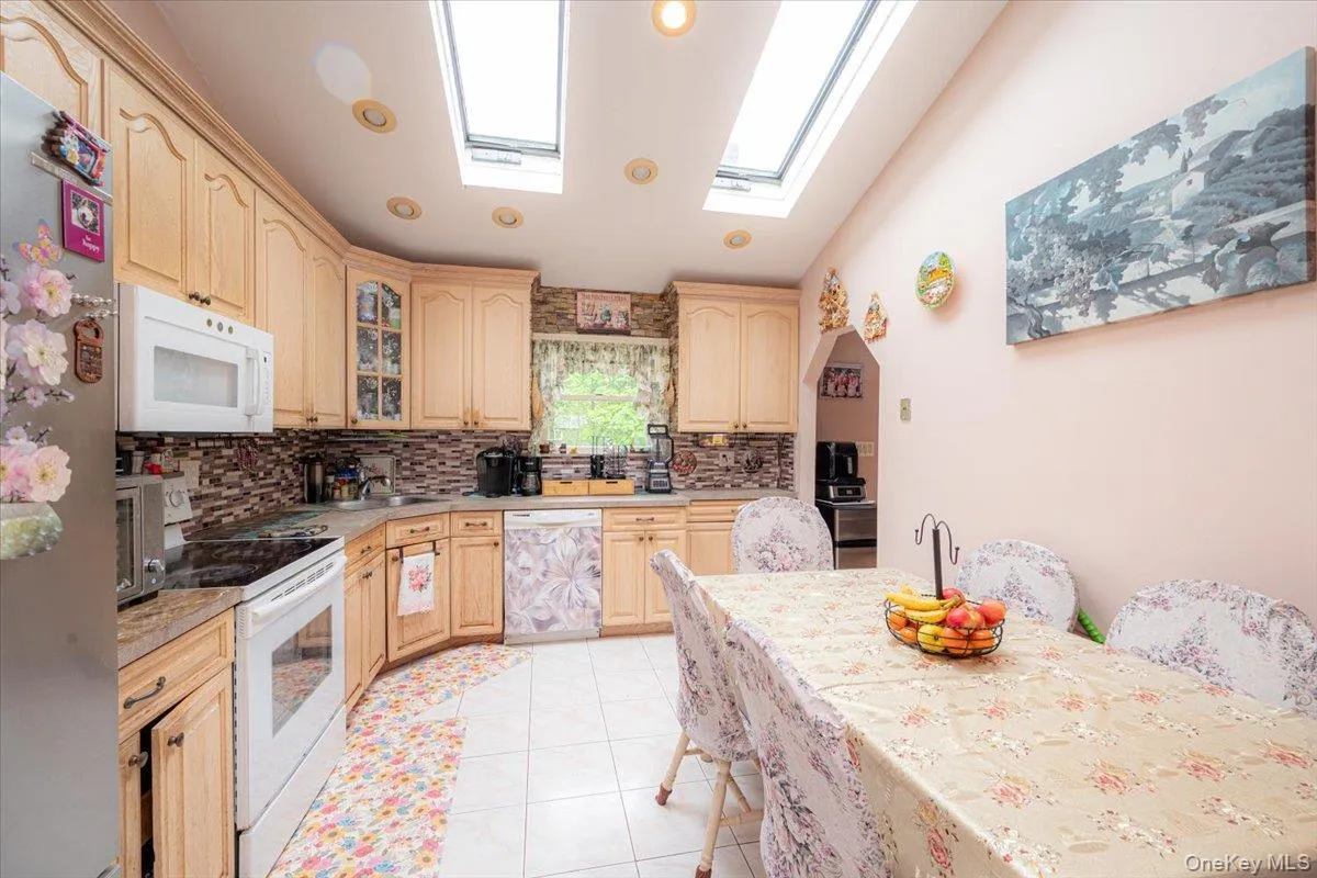 219 Kensington Avenue, Islip, NY, 5 Bedrooms Bedrooms, 10 Rooms Rooms,3 BathroomsBathrooms,Residential,For Rent,Kensington,0,998539 219 Kensington Avenue, Islip, NY, 5 Bedrooms Bedrooms, 10 Rooms Rooms,3 BathroomsBathrooms,Residential,For Rent,Kensington,0,998539