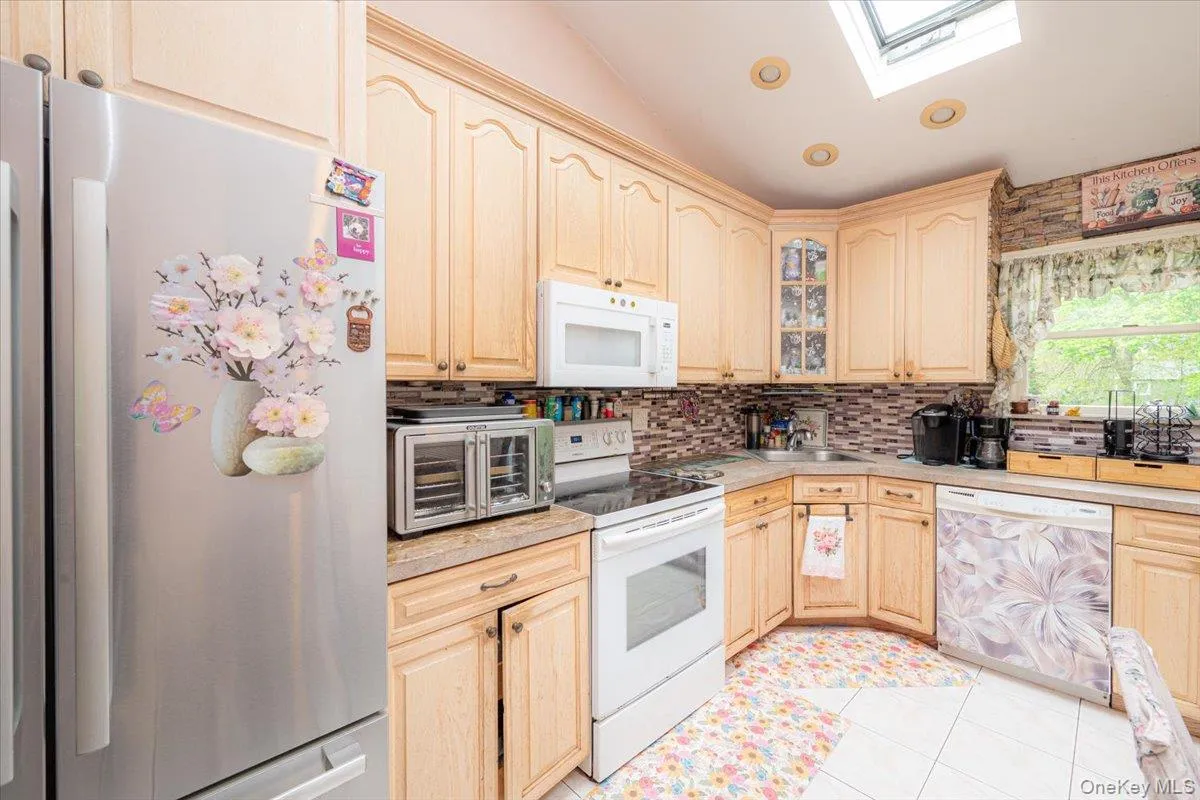 219 Kensington Avenue, Islip, NY, 5 Bedrooms Bedrooms, 10 Rooms Rooms,3 BathroomsBathrooms,Residential,For Rent,Kensington,0,998539 219 Kensington Avenue, Islip, NY, 5 Bedrooms Bedrooms, 10 Rooms Rooms,3 BathroomsBathrooms,Residential,For Rent,Kensington,0,998539