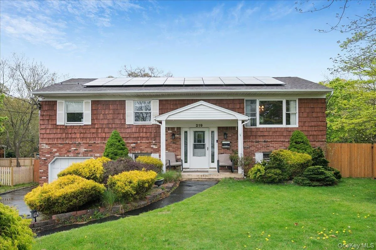 219 Kensington Avenue, Islip, NY, 5 Bedrooms Bedrooms, 10 Rooms Rooms,3 BathroomsBathrooms,Residential,For Rent,Kensington,0,998539 219 Kensington Avenue, Islip, NY, 5 Bedrooms Bedrooms, 10 Rooms Rooms,3 BathroomsBathrooms,Residential,For Rent,Kensington,0,998539