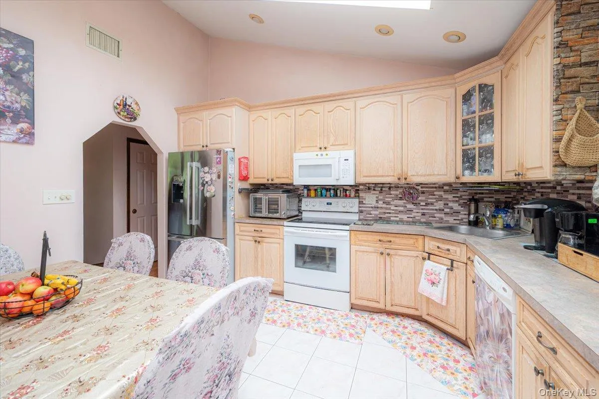 219 Kensington Avenue, Islip, NY, 5 Bedrooms Bedrooms, 10 Rooms Rooms,3 BathroomsBathrooms,Residential,For Rent,Kensington,0,998539 219 Kensington Avenue, Islip, NY, 5 Bedrooms Bedrooms, 10 Rooms Rooms,3 BathroomsBathrooms,Residential,For Rent,Kensington,0,998539