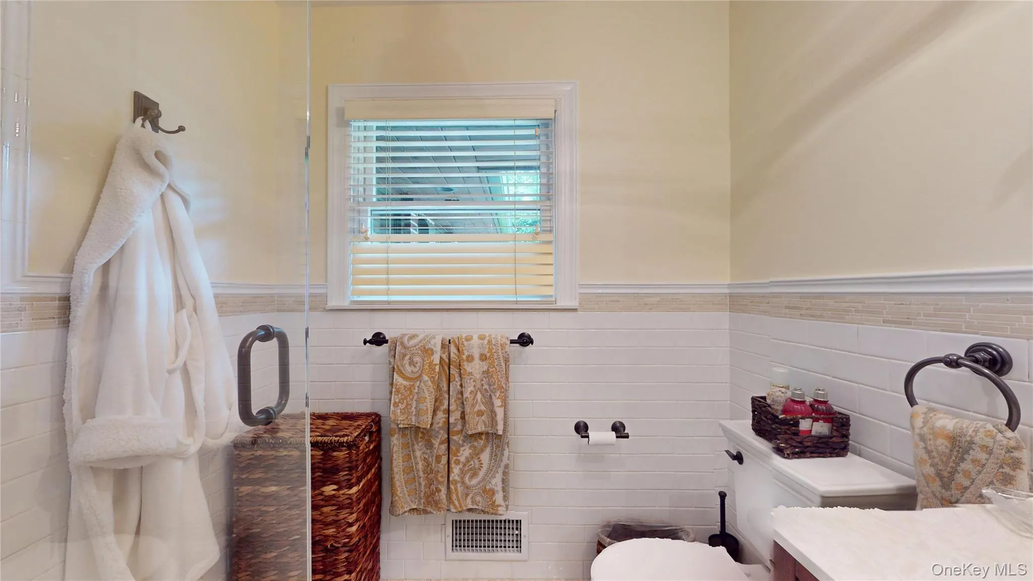 3401 Homestead Avenue, Hempstead, NY, 3 Bedrooms Bedrooms, 8 Rooms Rooms,3 BathroomsBathrooms,Residential,For Rent,Homestead,0,998545 3401 Homestead Avenue, Hempstead, NY, 3 Bedrooms Bedrooms, 8 Rooms Rooms,3 BathroomsBathrooms,Residential,For Rent,Homestead,0,998545