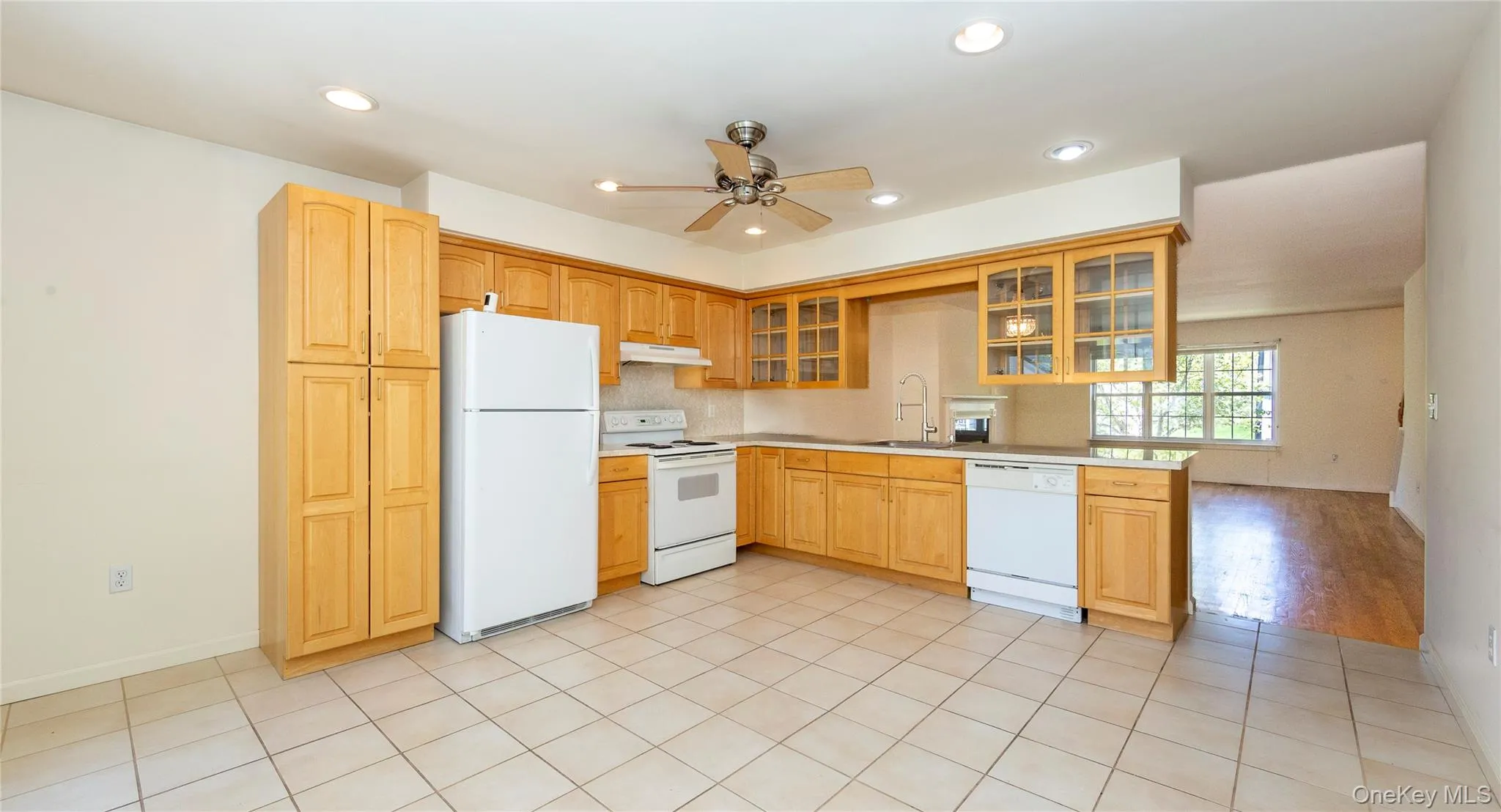 Abundant upper and lower cabinetry, pantry, and countertop space. Abundant upper and lower cabinetry, pantry, and countertop space.