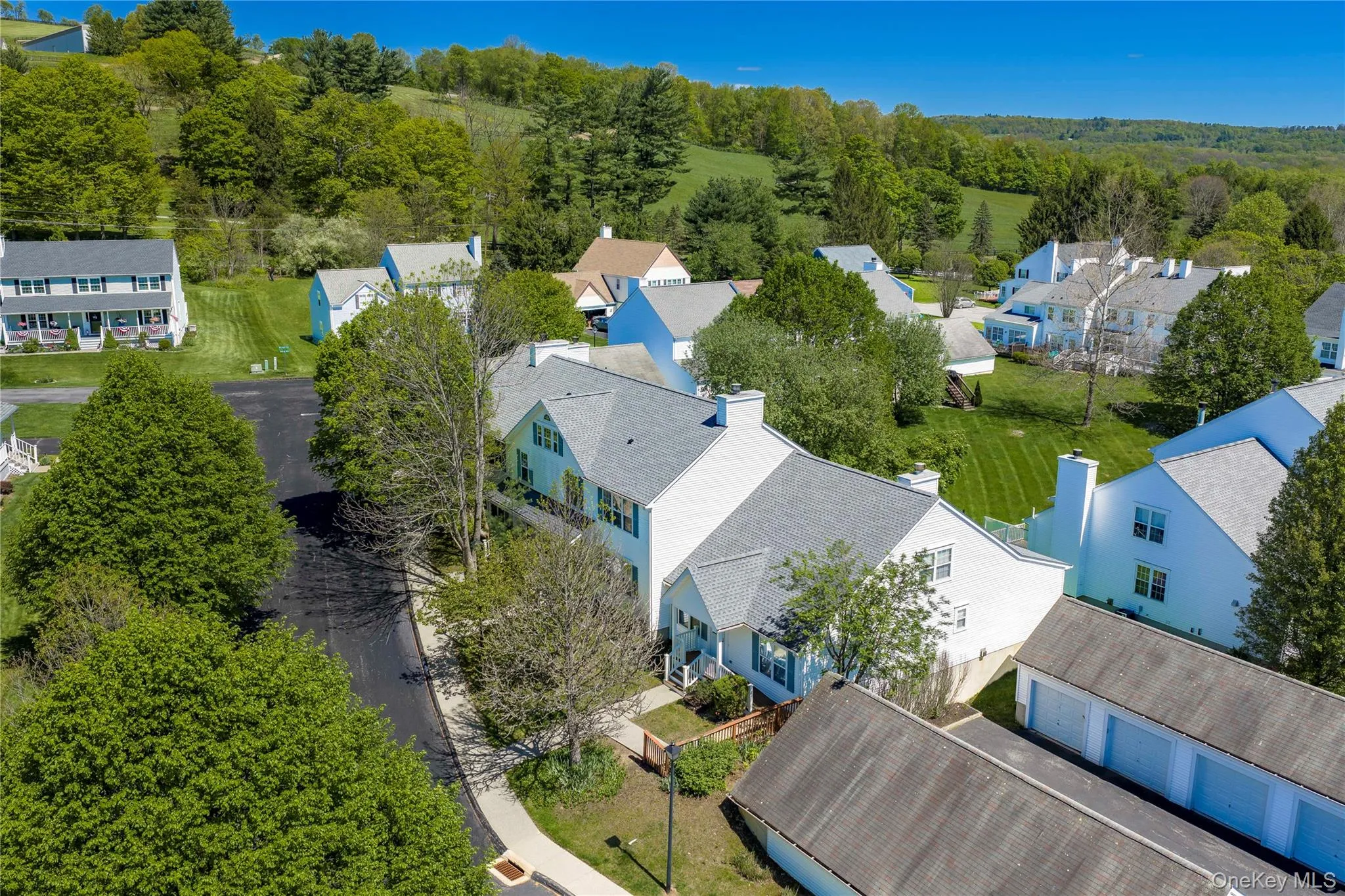It’s the townhome in Deerfield Ponds you have been waiting for. It’s the townhome in Deerfield Ponds you have been waiting for.
