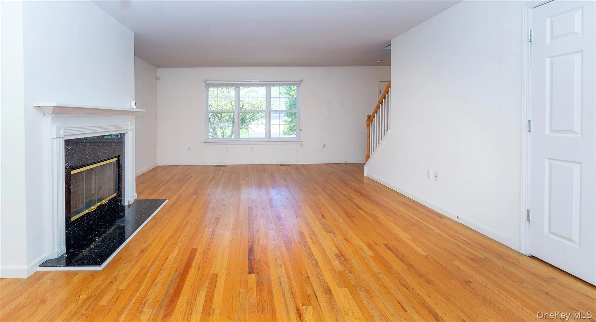 Great space for a large living setup with either double couches or L-shaped modular couch. Great space for a large living setup with either double couches or L-shaped modular couch.