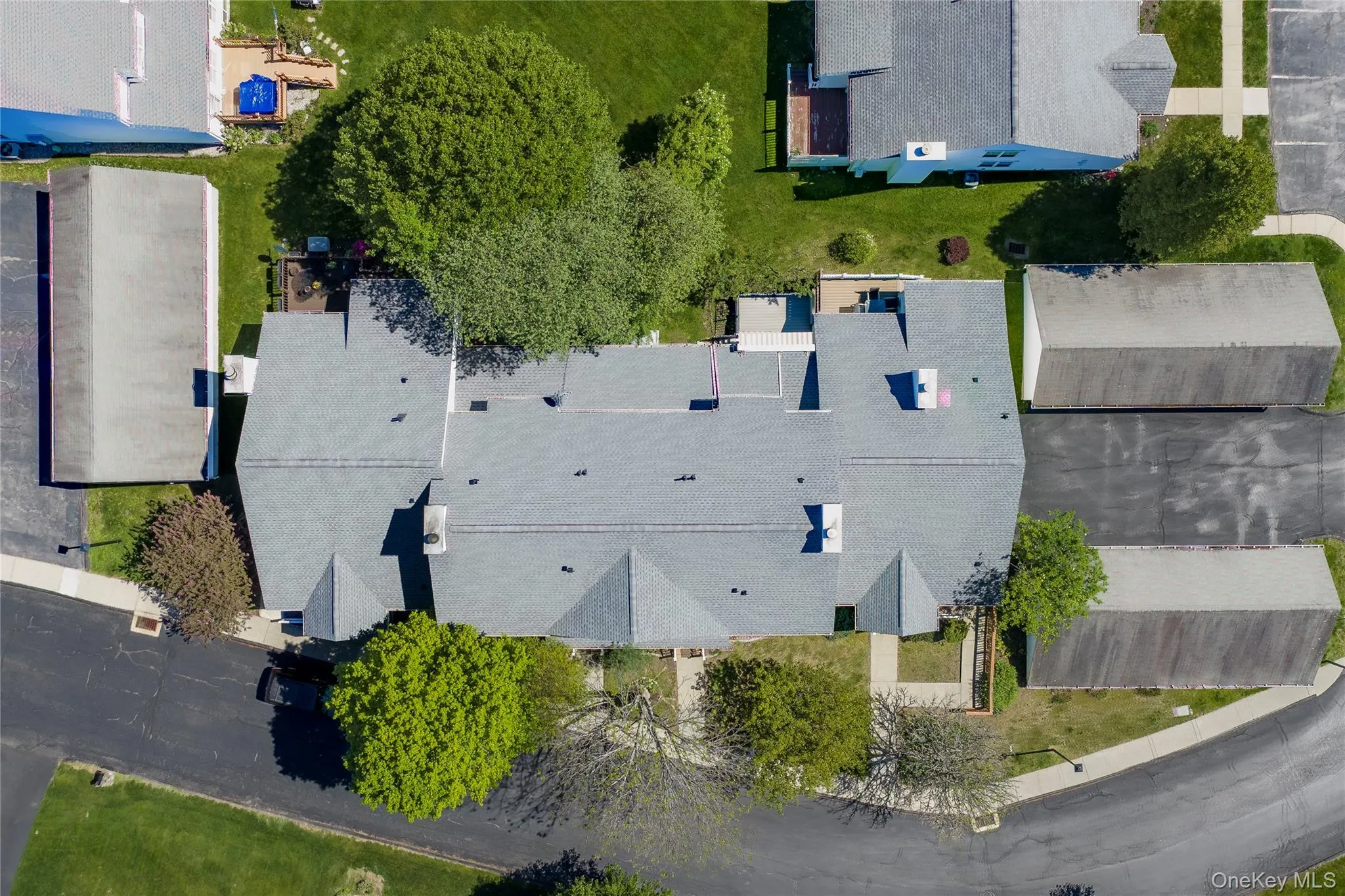 In 2024/2025 the roof was replaced. In 2024/2025 the roof was replaced.