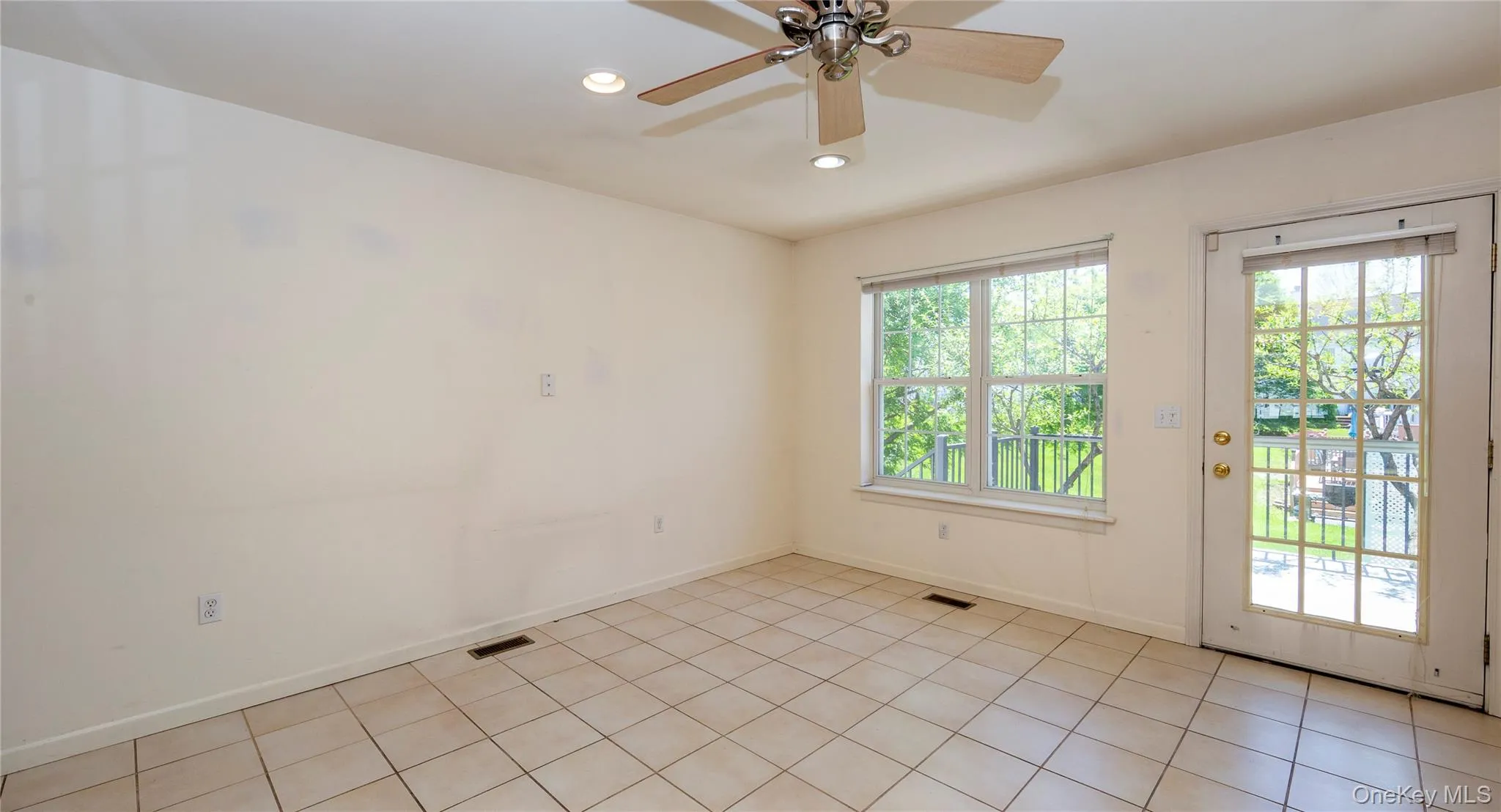 Great space for a breakfast table. Great space for a breakfast table.