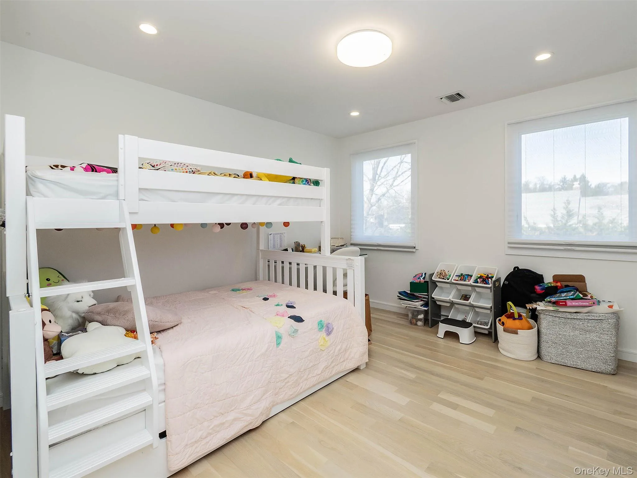 27 Pine Street, North Hempstead, NY, 4 Bedrooms Bedrooms, 8 Rooms Rooms,4 BathroomsBathrooms,Residential Lease,For Rent,Pine,0,998566 27 Pine Street, North Hempstead, NY, 4 Bedrooms Bedrooms, 8 Rooms Rooms,4 BathroomsBathrooms,Residential Lease,For Rent,Pine,0,998566