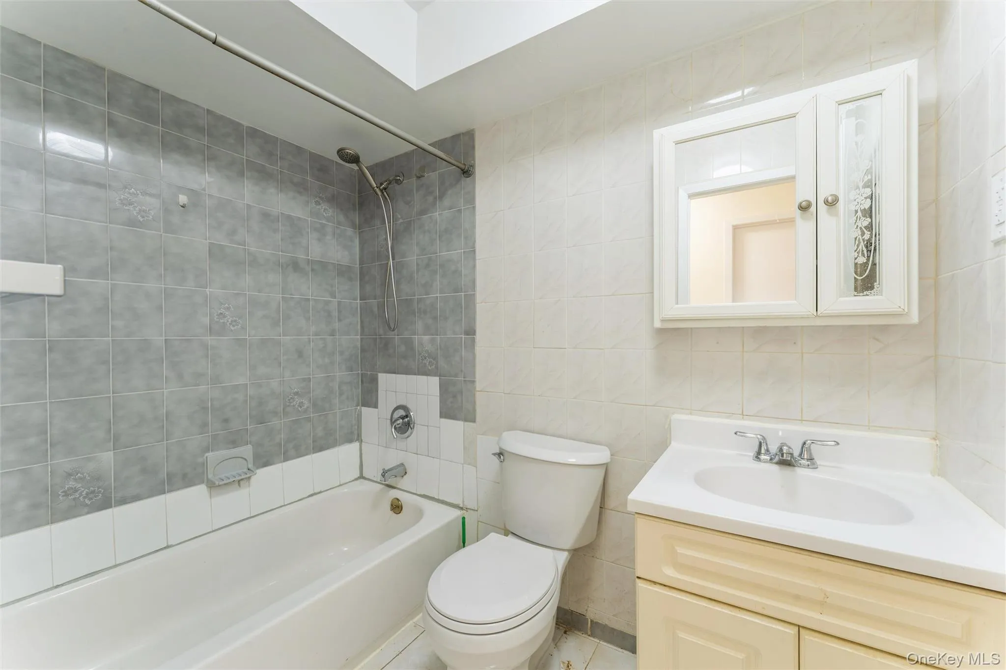 120-23 Guy R Brewer Boulevard, New York, NY, 3 Bedrooms Bedrooms, 5 Rooms Rooms,1 BathroomBathrooms,Residential Lease,For Rent,Guy R Brewer,0,998570 120-23 Guy R Brewer Boulevard, New York, NY, 3 Bedrooms Bedrooms, 5 Rooms Rooms,1 BathroomBathrooms,Residential Lease,For Rent,Guy R Brewer,0,998570