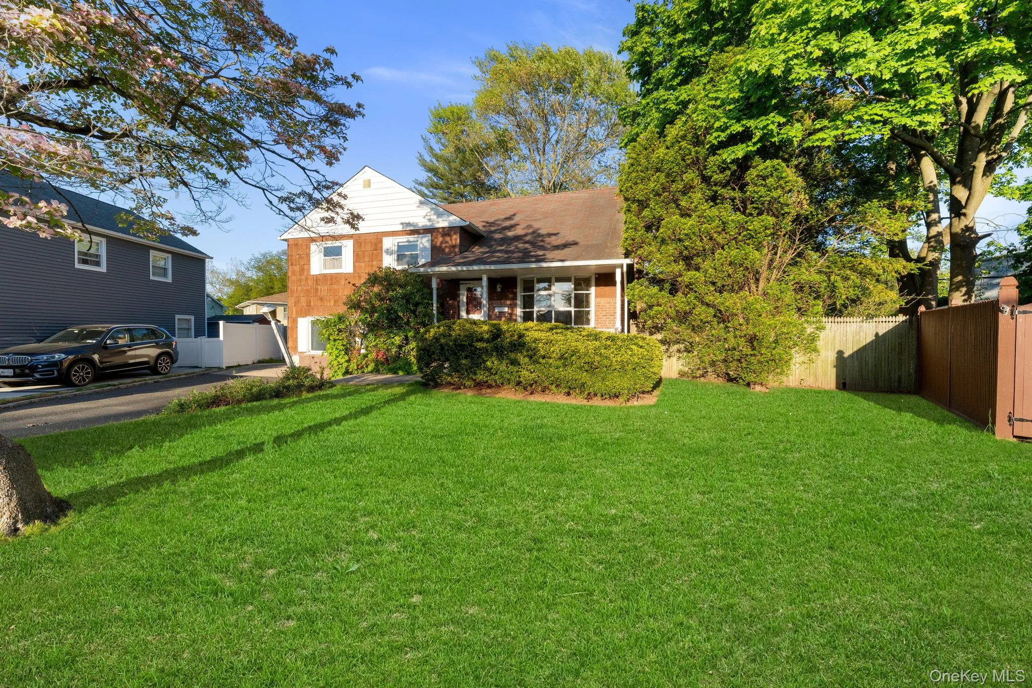 23 Library Lane, Oyster Bay, NY, 4 Bedrooms Bedrooms, 8 Rooms Rooms,2 BathroomsBathrooms,Residential Sale,For Rent,Library,0,998581 23 Library Lane, Oyster Bay, NY, 4 Bedrooms Bedrooms, 8 Rooms Rooms,2 BathroomsBathrooms,Residential Sale,For Rent,Library,0,998581