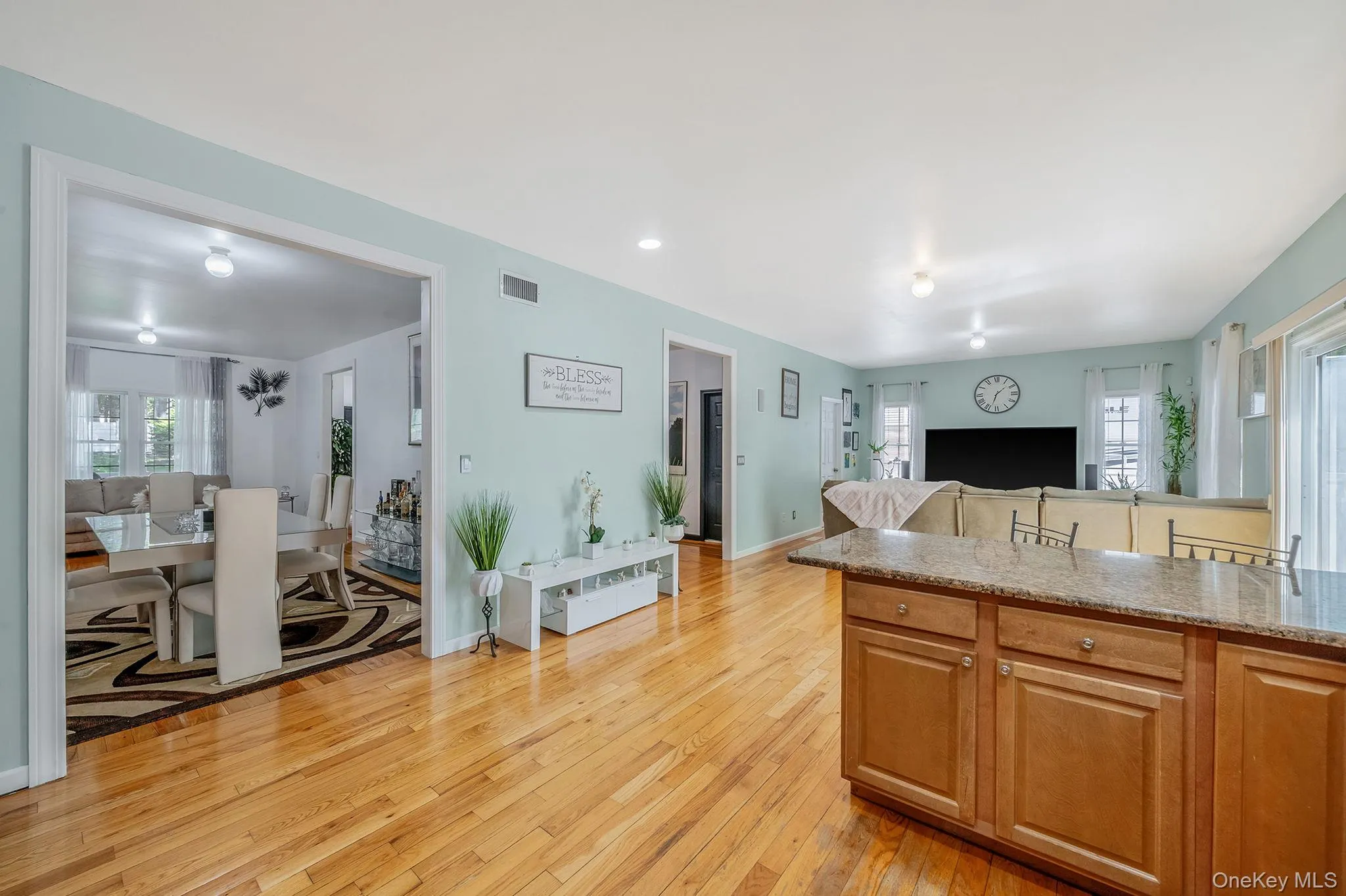 72 Rushmore Street, Huntington, NY, 4 Bedrooms Bedrooms, 8 Rooms Rooms,2 BathroomsBathrooms,Residential,For Rent,Rushmore,0,998588 72 Rushmore Street, Huntington, NY, 4 Bedrooms Bedrooms, 8 Rooms Rooms,2 BathroomsBathrooms,Residential,For Rent,Rushmore,0,998588