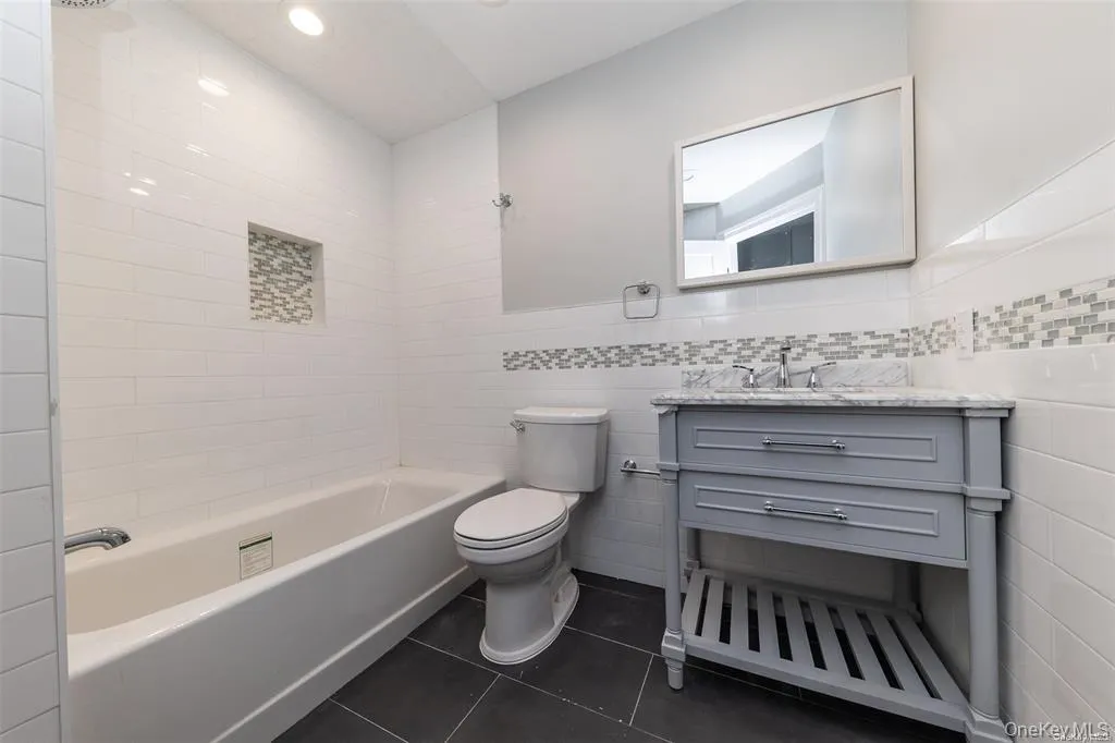 Full Bath Full Bath