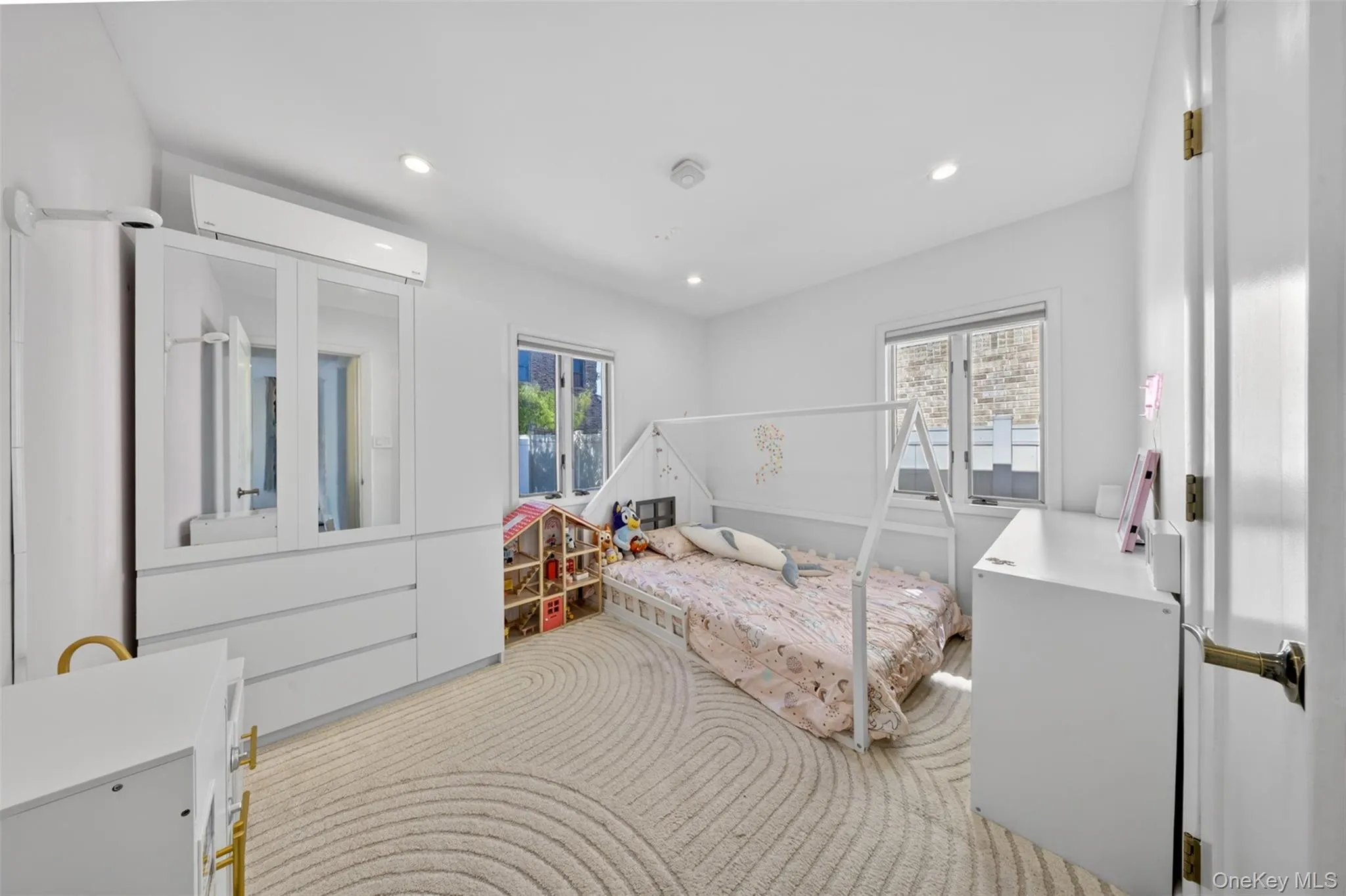 269-03 81st Avenue, New York, NY, 4 Bedrooms Bedrooms, 12 Rooms Rooms,3 BathroomsBathrooms,Residential,For Rent,81st,0,998620 269-03 81st Avenue, New York, NY, 4 Bedrooms Bedrooms, 12 Rooms Rooms,3 BathroomsBathrooms,Residential,For Rent,81st,0,998620