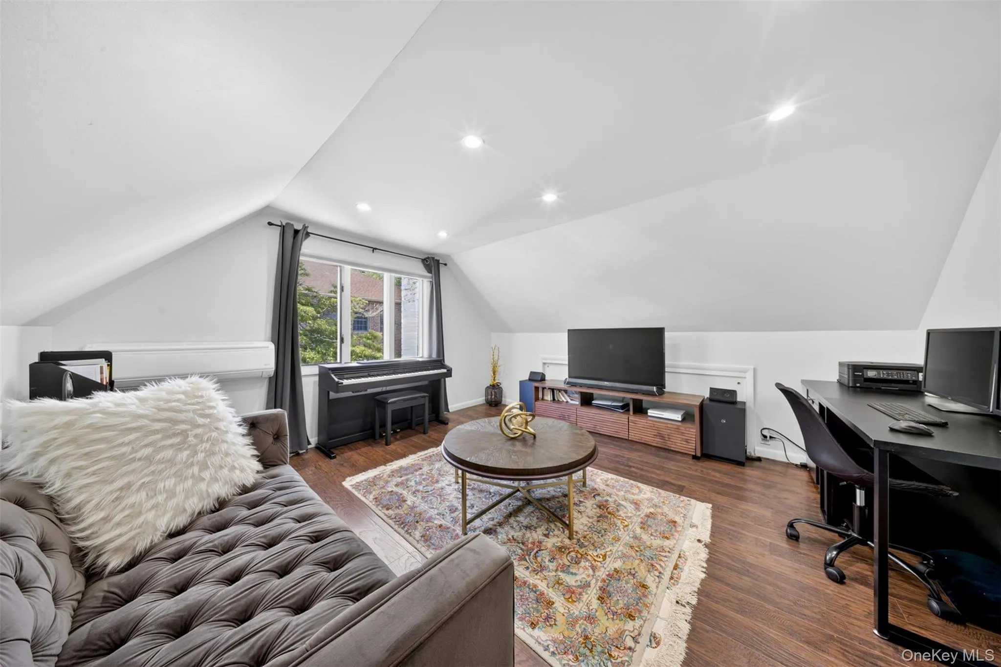 269-03 81st Avenue, New York, NY, 4 Bedrooms Bedrooms, 12 Rooms Rooms,3 BathroomsBathrooms,Residential,For Rent,81st,0,998620 269-03 81st Avenue, New York, NY, 4 Bedrooms Bedrooms, 12 Rooms Rooms,3 BathroomsBathrooms,Residential,For Rent,81st,0,998620