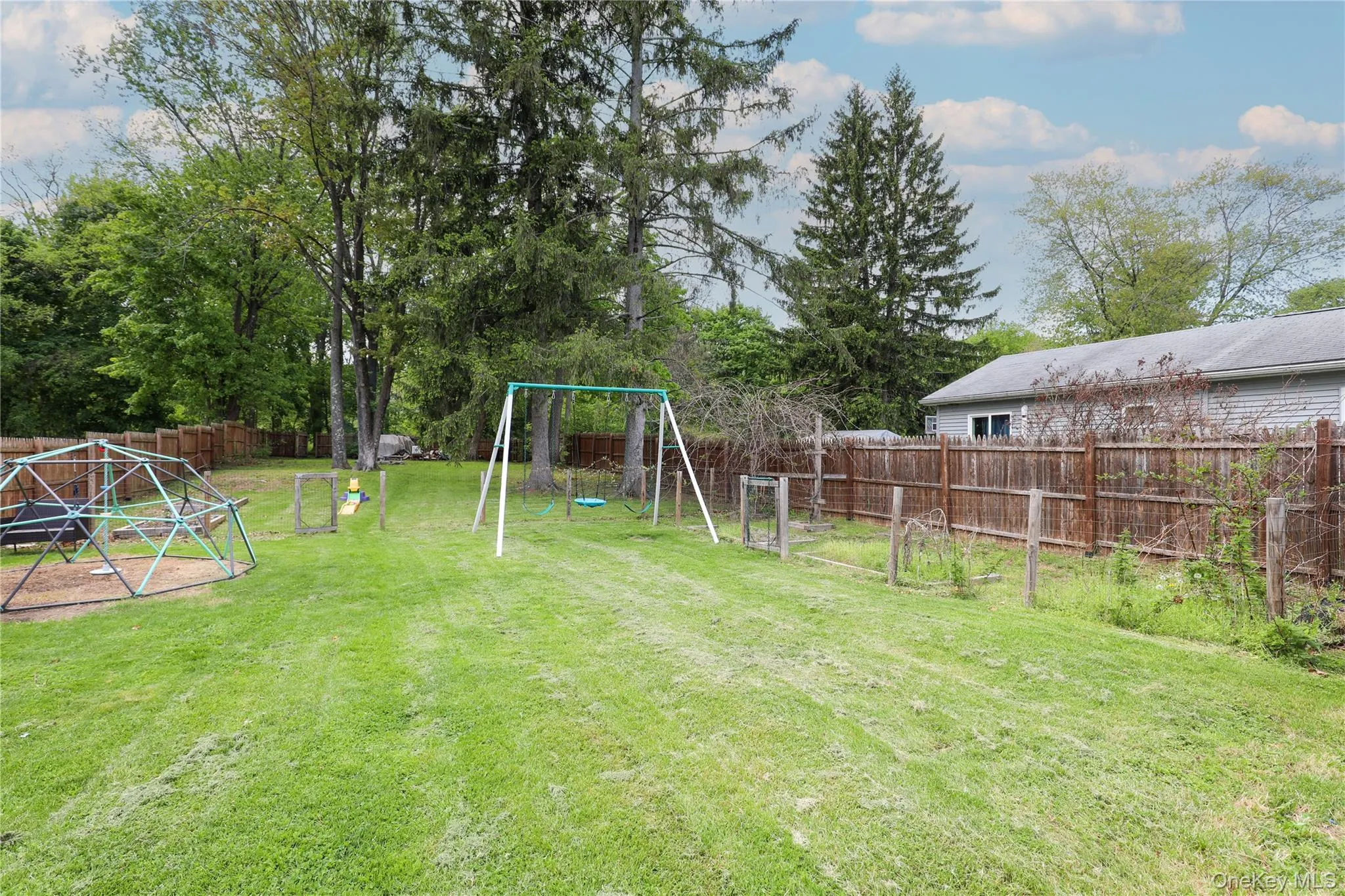 52 Phillips Avenue, Lloyd, NY, 4 Bedrooms Bedrooms, 6 Rooms Rooms,2 BathroomsBathrooms,Residential,For Rent,Phillips,0,998627 52 Phillips Avenue, Lloyd, NY, 4 Bedrooms Bedrooms, 6 Rooms Rooms,2 BathroomsBathrooms,Residential,For Rent,Phillips,0,998627