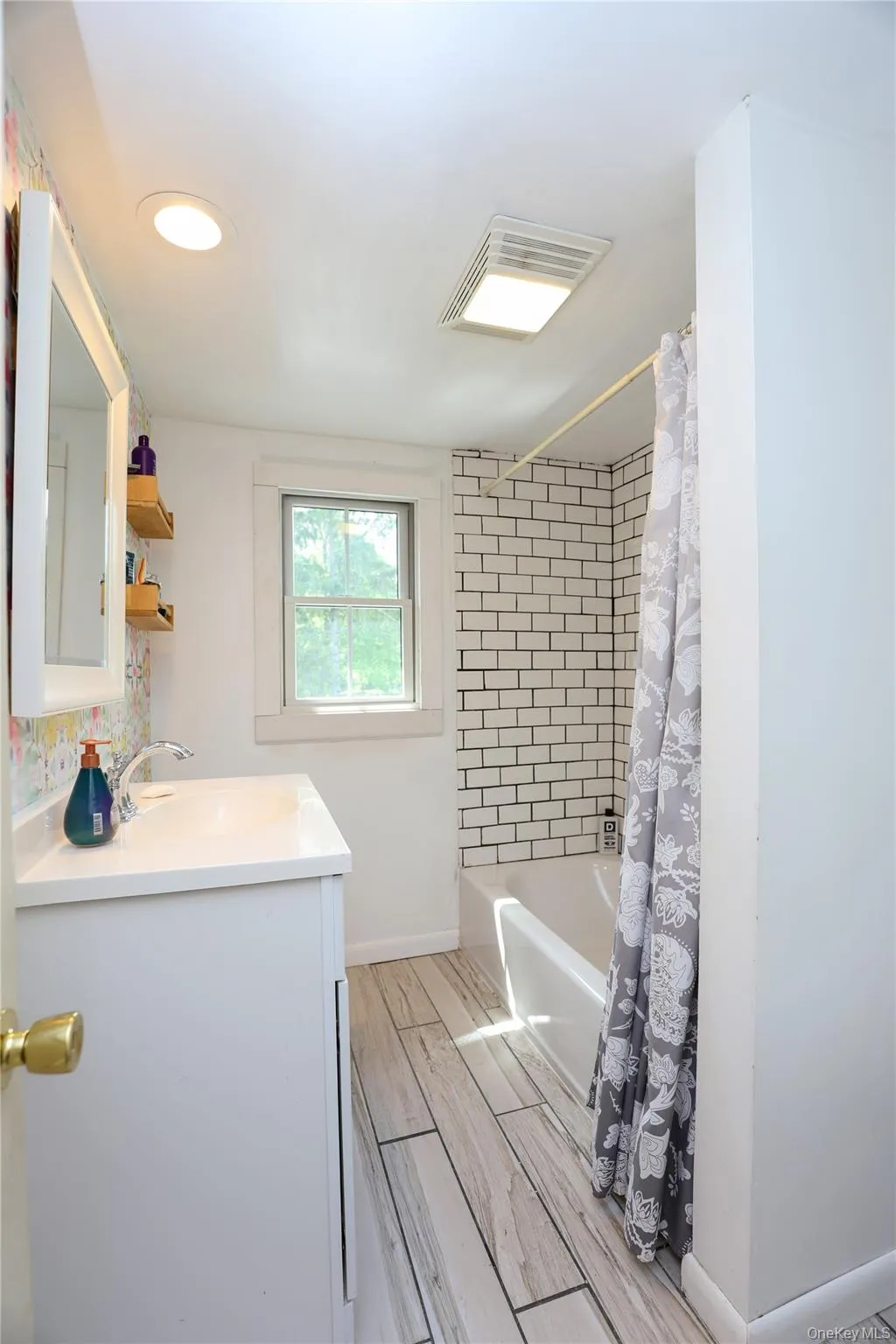 52 Phillips Avenue, Lloyd, NY, 4 Bedrooms Bedrooms, 6 Rooms Rooms,2 BathroomsBathrooms,Residential,For Rent,Phillips,0,998627 52 Phillips Avenue, Lloyd, NY, 4 Bedrooms Bedrooms, 6 Rooms Rooms,2 BathroomsBathrooms,Residential,For Rent,Phillips,0,998627