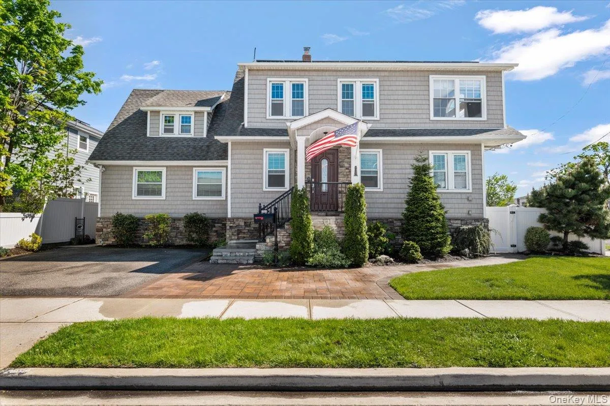 2968 Islip Court, Hempstead, NY, 5 Bedrooms Bedrooms, 10 Rooms Rooms,3 BathroomsBathrooms,Residential,For Rent,Islip,0,998636 2968 Islip Court, Hempstead, NY, 5 Bedrooms Bedrooms, 10 Rooms Rooms,3 BathroomsBathrooms,Residential,For Rent,Islip,0,998636