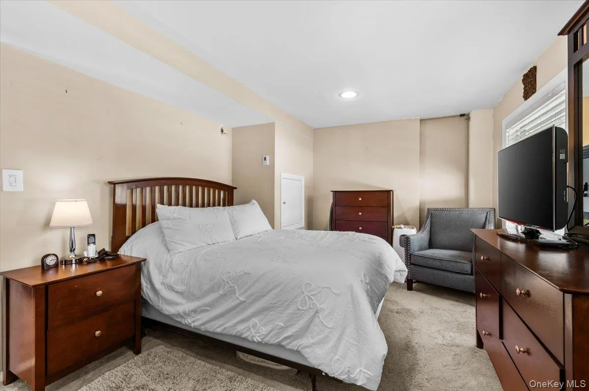 2968 Islip Court, Hempstead, NY, 5 Bedrooms Bedrooms, 10 Rooms Rooms,3 BathroomsBathrooms,Residential,For Rent,Islip,0,998636 2968 Islip Court, Hempstead, NY, 5 Bedrooms Bedrooms, 10 Rooms Rooms,3 BathroomsBathrooms,Residential,For Rent,Islip,0,998636
