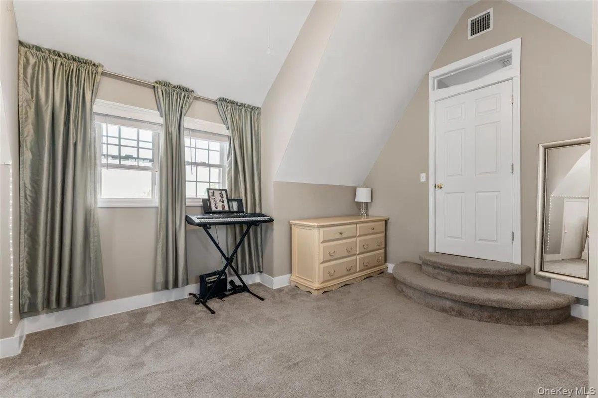 2968 Islip Court, Hempstead, NY, 5 Bedrooms Bedrooms, 10 Rooms Rooms,3 BathroomsBathrooms,Residential,For Rent,Islip,0,998636 2968 Islip Court, Hempstead, NY, 5 Bedrooms Bedrooms, 10 Rooms Rooms,3 BathroomsBathrooms,Residential,For Rent,Islip,0,998636