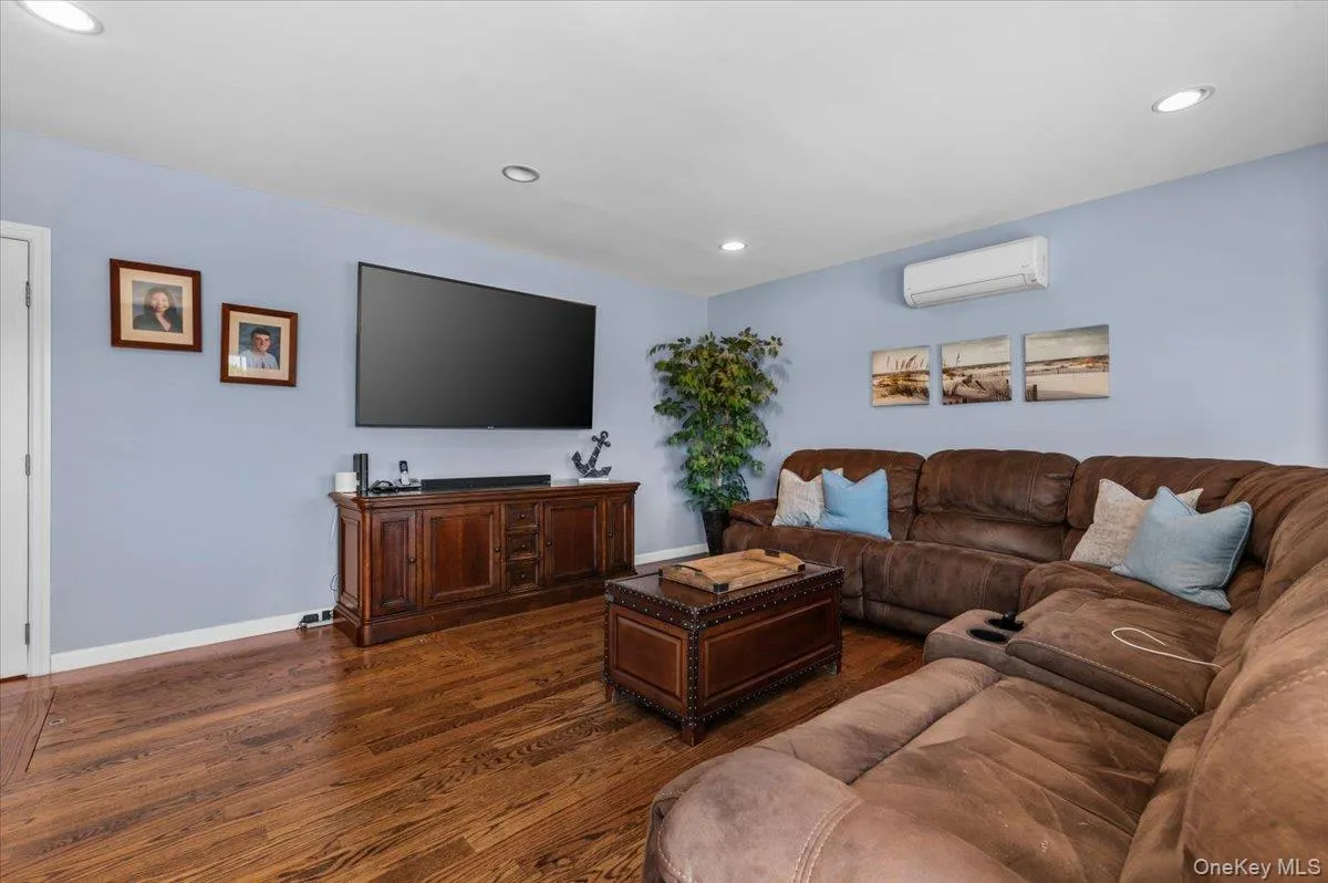 2968 Islip Court, Hempstead, NY, 5 Bedrooms Bedrooms, 10 Rooms Rooms,3 BathroomsBathrooms,Residential,For Rent,Islip,0,998636 2968 Islip Court, Hempstead, NY, 5 Bedrooms Bedrooms, 10 Rooms Rooms,3 BathroomsBathrooms,Residential,For Rent,Islip,0,998636