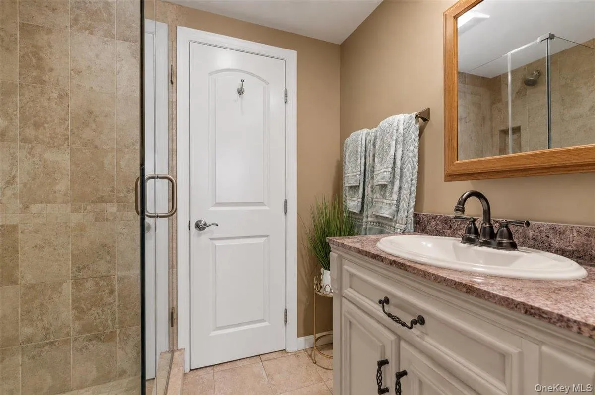 2968 Islip Court, Hempstead, NY, 5 Bedrooms Bedrooms, 10 Rooms Rooms,3 BathroomsBathrooms,Residential,For Rent,Islip,0,998636 2968 Islip Court, Hempstead, NY, 5 Bedrooms Bedrooms, 10 Rooms Rooms,3 BathroomsBathrooms,Residential,For Rent,Islip,0,998636
