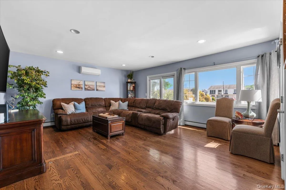 2968 Islip Court, Hempstead, NY, 5 Bedrooms Bedrooms, 10 Rooms Rooms,3 BathroomsBathrooms,Residential,For Rent,Islip,0,998636 2968 Islip Court, Hempstead, NY, 5 Bedrooms Bedrooms, 10 Rooms Rooms,3 BathroomsBathrooms,Residential,For Rent,Islip,0,998636