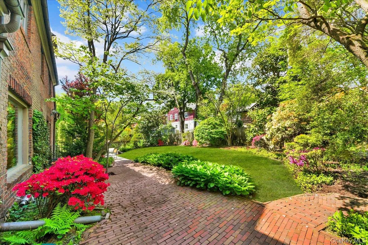 184 Commonwealth Avenue, Mount Vernon, NY, 4 Bedrooms Bedrooms, 9 Rooms Rooms,3 BathroomsBathrooms,Residential,For Rent,Commonwealth,0,998647 184 Commonwealth Avenue, Mount Vernon, NY, 4 Bedrooms Bedrooms, 9 Rooms Rooms,3 BathroomsBathrooms,Residential,For Rent,Commonwealth,0,998647