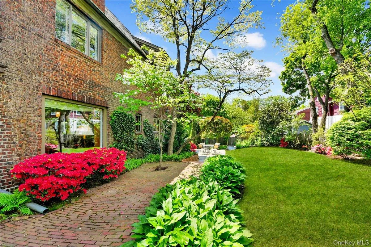 184 Commonwealth Avenue, Mount Vernon, NY, 4 Bedrooms Bedrooms, 9 Rooms Rooms,3 BathroomsBathrooms,Residential,For Rent,Commonwealth,0,998647 184 Commonwealth Avenue, Mount Vernon, NY, 4 Bedrooms Bedrooms, 9 Rooms Rooms,3 BathroomsBathrooms,Residential,For Rent,Commonwealth,0,998647