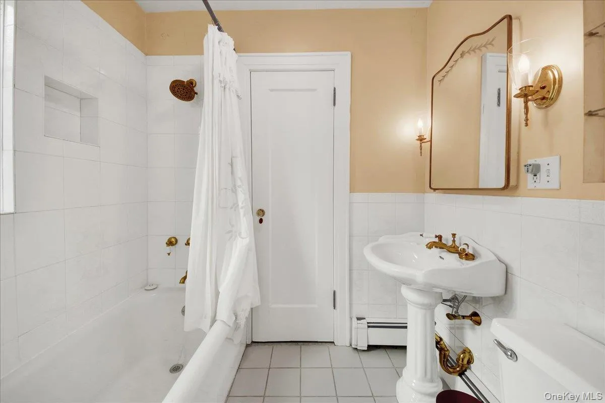 184 Commonwealth Avenue, Mount Vernon, NY, 4 Bedrooms Bedrooms, 9 Rooms Rooms,3 BathroomsBathrooms,Residential,For Rent,Commonwealth,0,998647 184 Commonwealth Avenue, Mount Vernon, NY, 4 Bedrooms Bedrooms, 9 Rooms Rooms,3 BathroomsBathrooms,Residential,For Rent,Commonwealth,0,998647