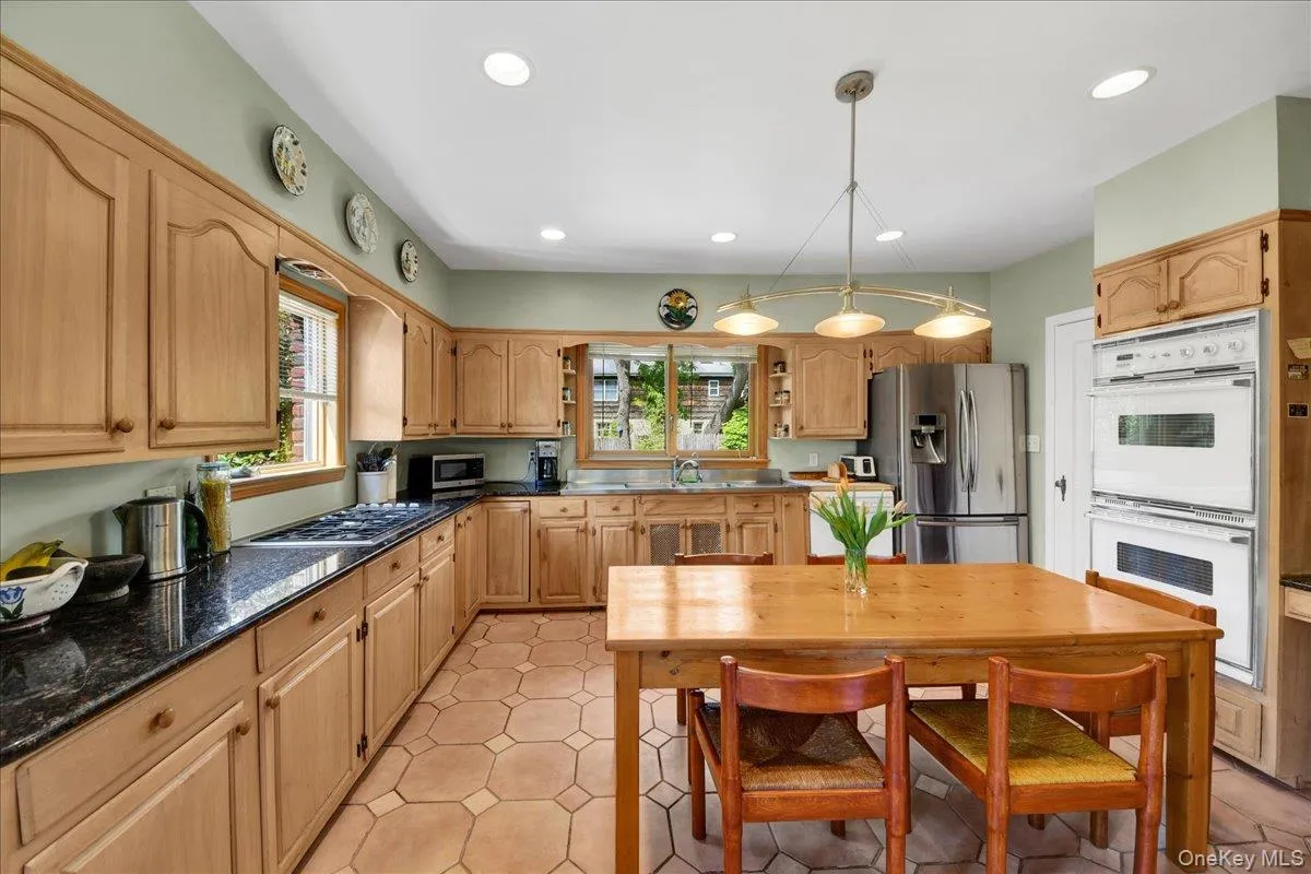 184 Commonwealth Avenue, Mount Vernon, NY, 4 Bedrooms Bedrooms, 9 Rooms Rooms,3 BathroomsBathrooms,Residential,For Rent,Commonwealth,0,998647 184 Commonwealth Avenue, Mount Vernon, NY, 4 Bedrooms Bedrooms, 9 Rooms Rooms,3 BathroomsBathrooms,Residential,For Rent,Commonwealth,0,998647