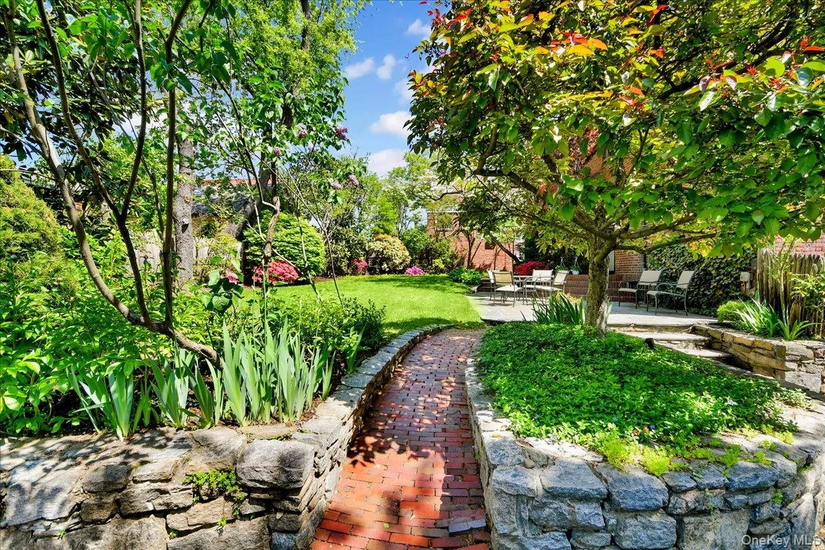184 Commonwealth Avenue, Mount Vernon, NY, 4 Bedrooms Bedrooms, 9 Rooms Rooms,3 BathroomsBathrooms,Residential,For Rent,Commonwealth,0,998647 184 Commonwealth Avenue, Mount Vernon, NY, 4 Bedrooms Bedrooms, 9 Rooms Rooms,3 BathroomsBathrooms,Residential,For Rent,Commonwealth,0,998647