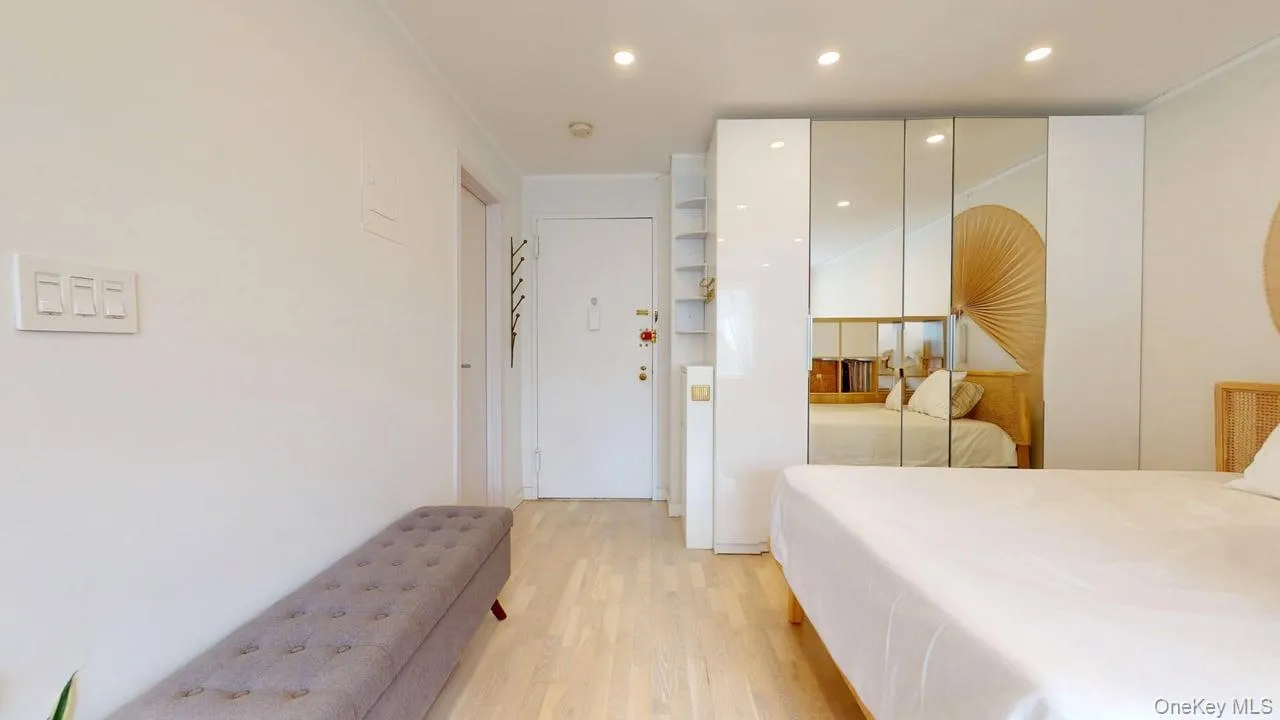 68-15 Selfridge Street, New York, NY, 1 Room Rooms,1 BathroomBathrooms,Residential Lease,For Rent,Selfridge,0,998652 68-15 Selfridge Street, New York, NY, 1 Room Rooms,1 BathroomBathrooms,Residential Lease,For Rent,Selfridge,0,998652