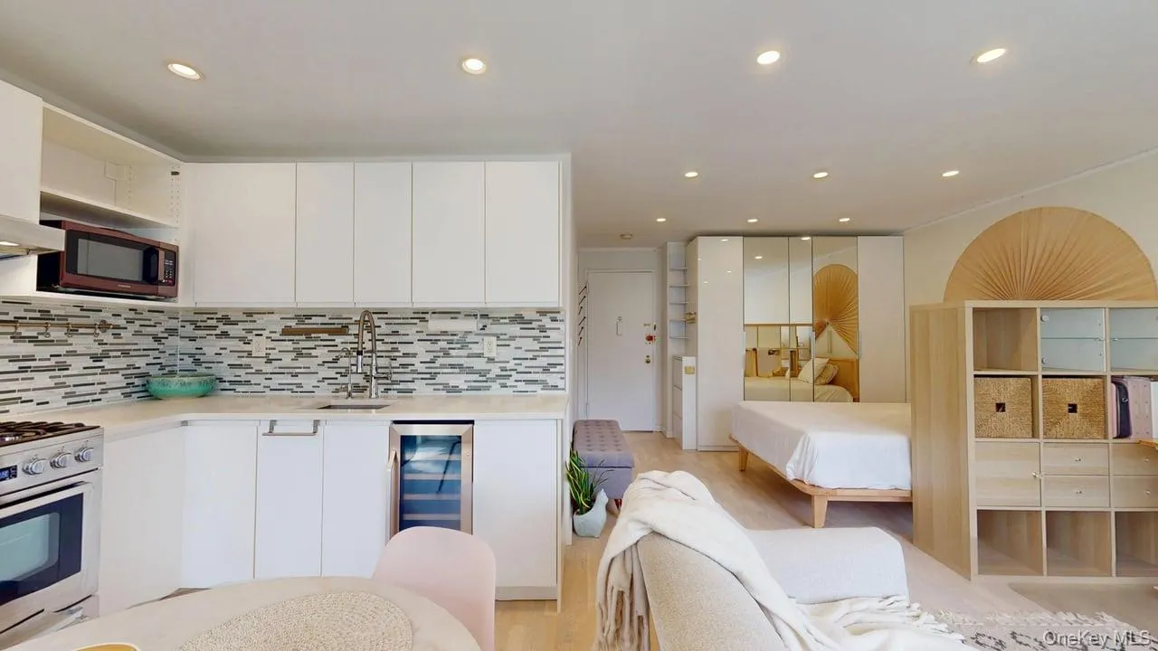68-15 Selfridge Street, New York, NY, 1 Room Rooms,1 BathroomBathrooms,Residential Lease,For Rent,Selfridge,0,998652 68-15 Selfridge Street, New York, NY, 1 Room Rooms,1 BathroomBathrooms,Residential Lease,For Rent,Selfridge,0,998652