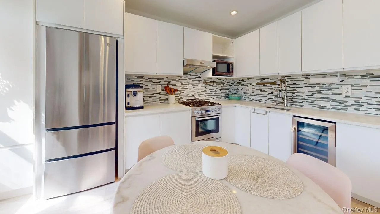 68-15 Selfridge Street, New York, NY, 1 Room Rooms,1 BathroomBathrooms,Residential Lease,For Rent,Selfridge,0,998652 68-15 Selfridge Street, New York, NY, 1 Room Rooms,1 BathroomBathrooms,Residential Lease,For Rent,Selfridge,0,998652