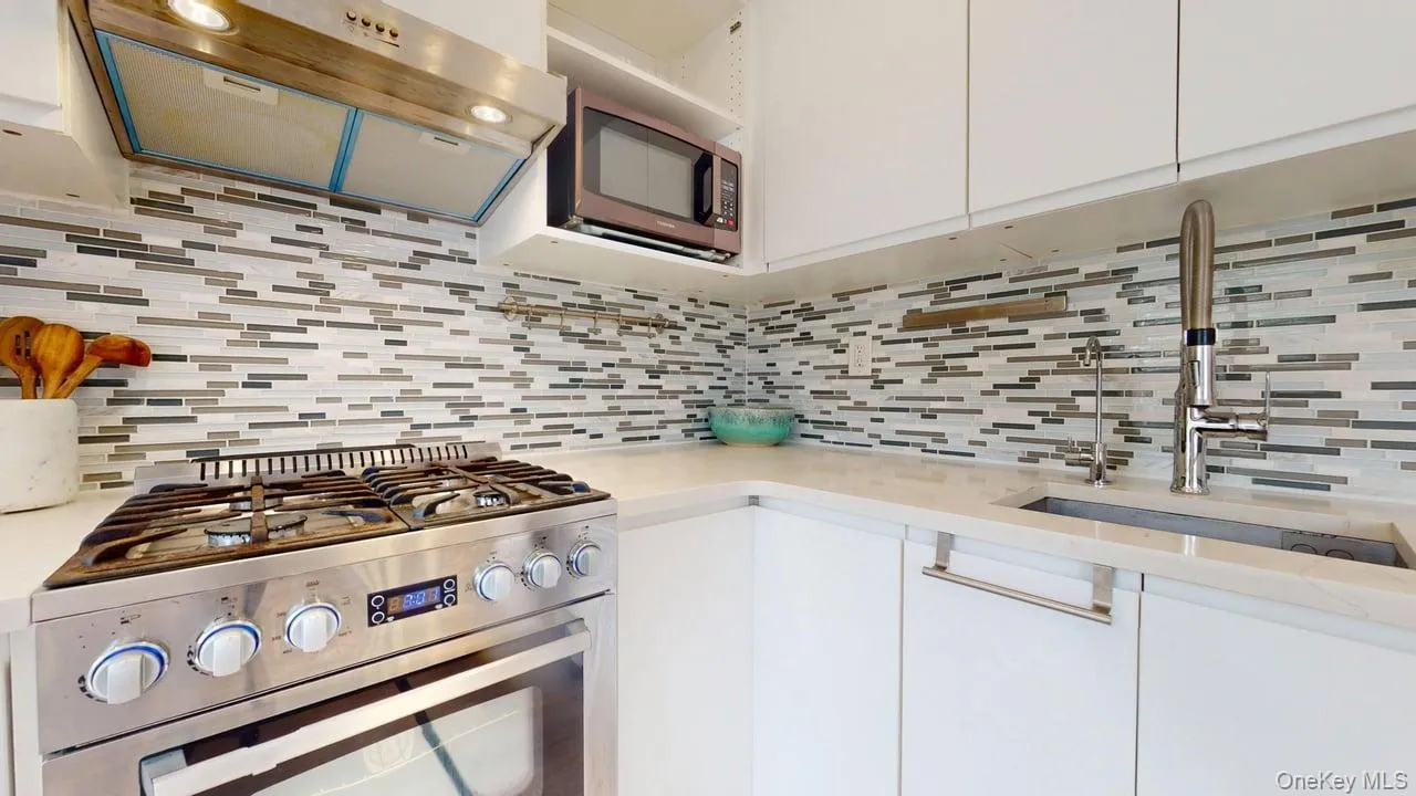 68-15 Selfridge Street, New York, NY, 1 Room Rooms,1 BathroomBathrooms,Residential Lease,For Rent,Selfridge,0,998652 68-15 Selfridge Street, New York, NY, 1 Room Rooms,1 BathroomBathrooms,Residential Lease,For Rent,Selfridge,0,998652