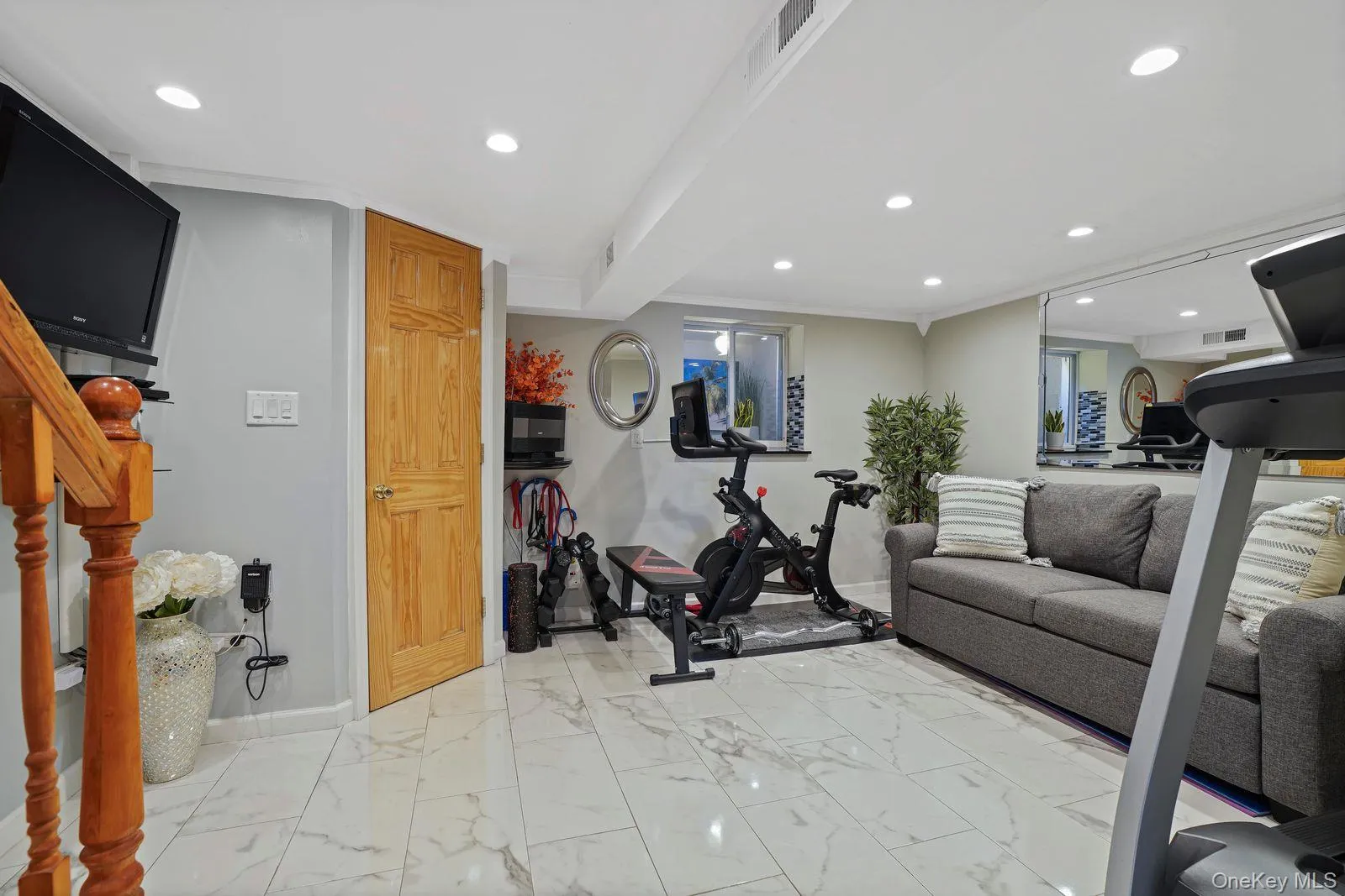 61-36 77th Street, New York, NY, 2 Bedrooms Bedrooms, 5 Rooms Rooms,1 BathroomBathrooms,Residential,For Rent,77th,0,998664 61-36 77th Street, New York, NY, 2 Bedrooms Bedrooms, 5 Rooms Rooms,1 BathroomBathrooms,Residential,For Rent,77th,0,998664