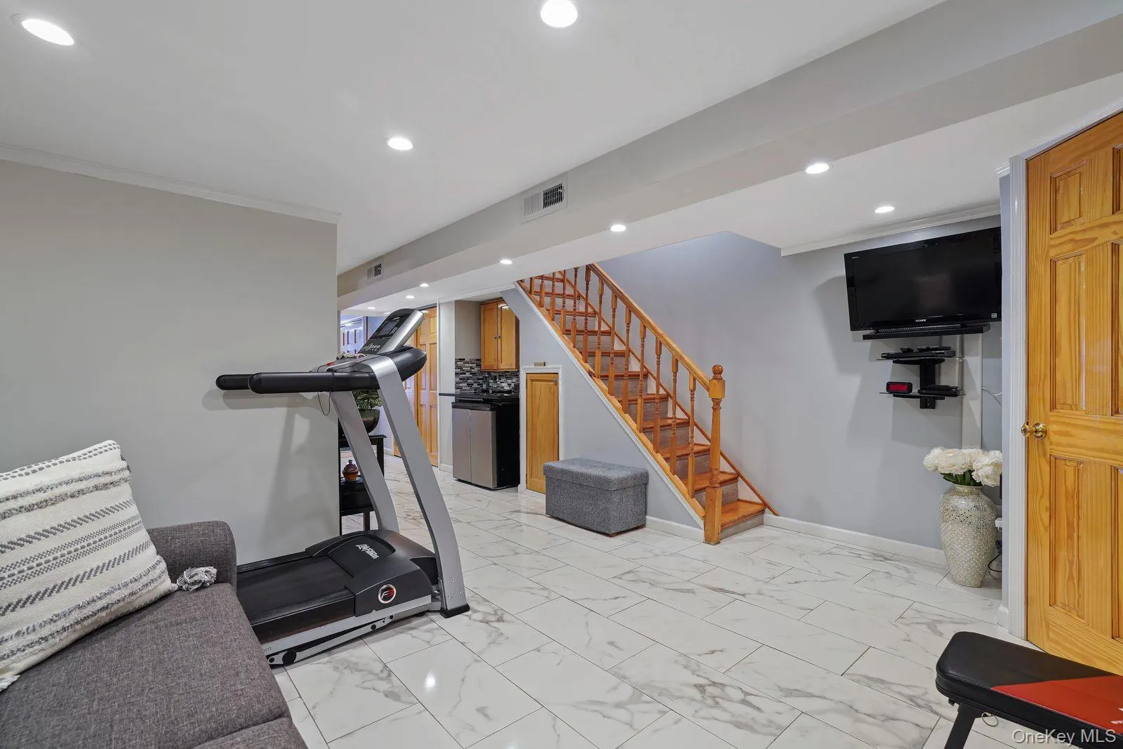 61-36 77th Street, New York, NY, 2 Bedrooms Bedrooms, 5 Rooms Rooms,1 BathroomBathrooms,Residential,For Rent,77th,0,998664 61-36 77th Street, New York, NY, 2 Bedrooms Bedrooms, 5 Rooms Rooms,1 BathroomBathrooms,Residential,For Rent,77th,0,998664